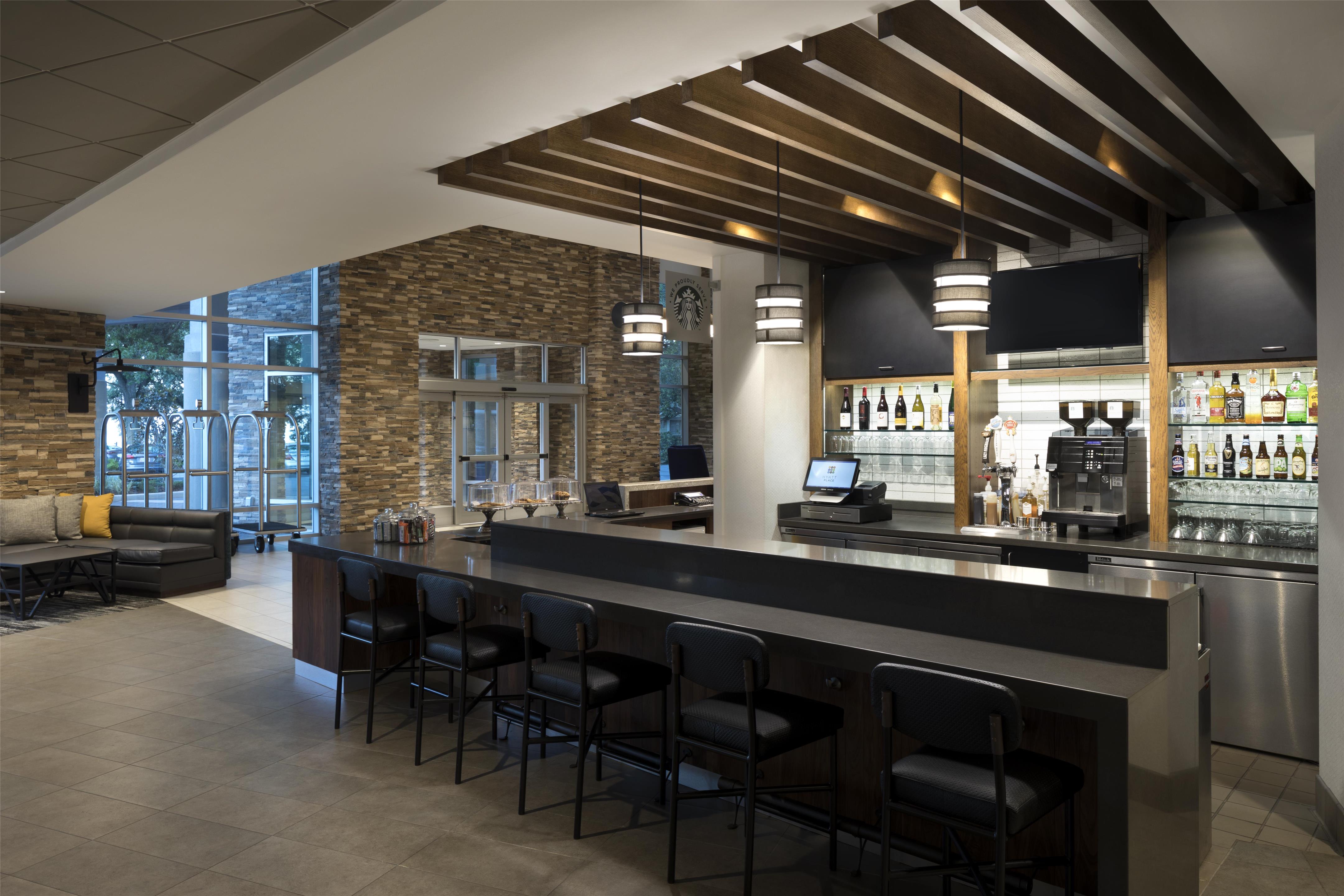 Bar Lounge | Hyatt Place Biloxi