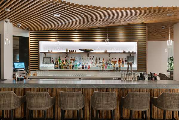Bar - Hyatt Centric Waikiki Beach Hotel Honolulu