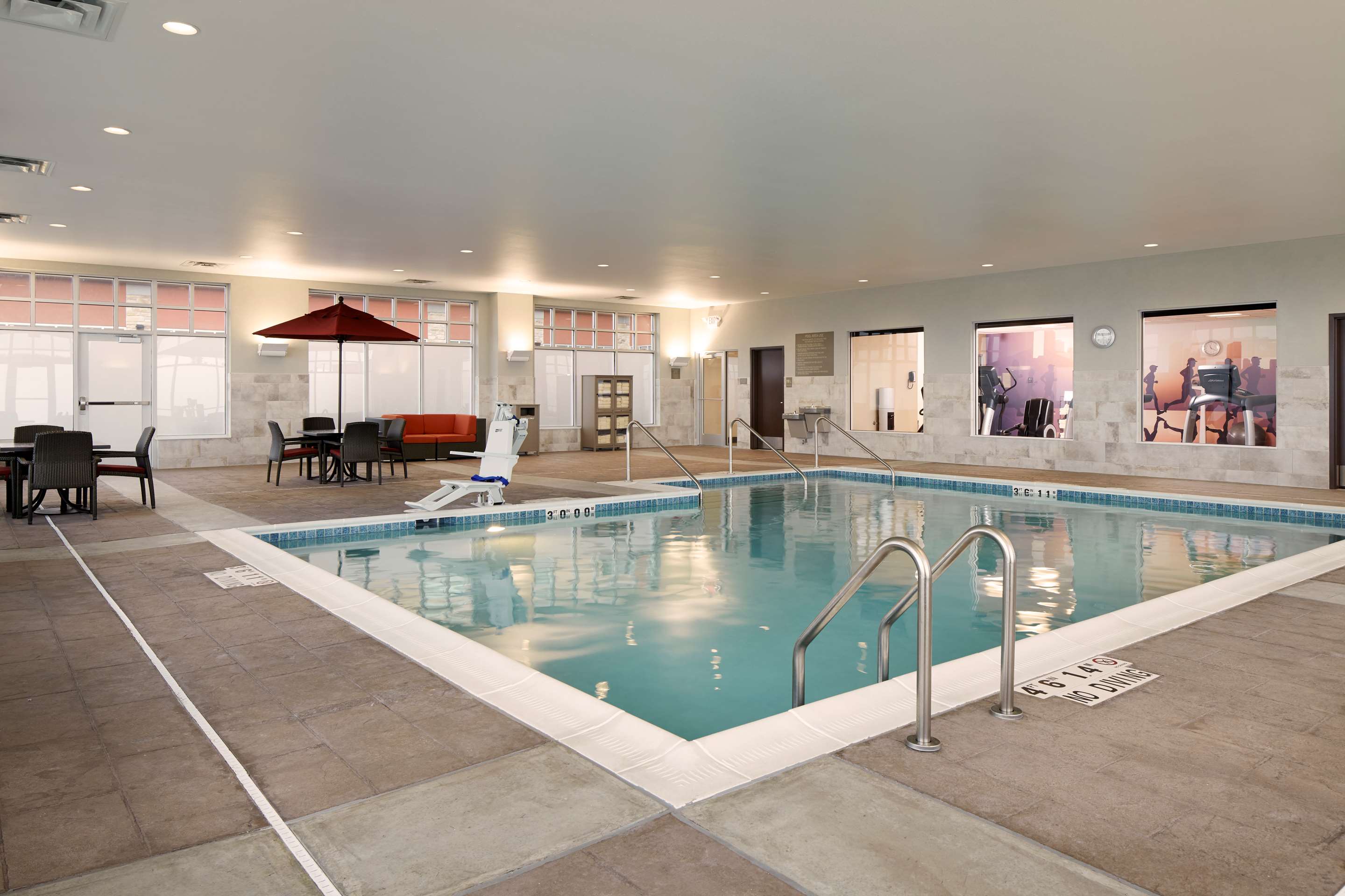 Pool | Hyatt Place Madison / Verona