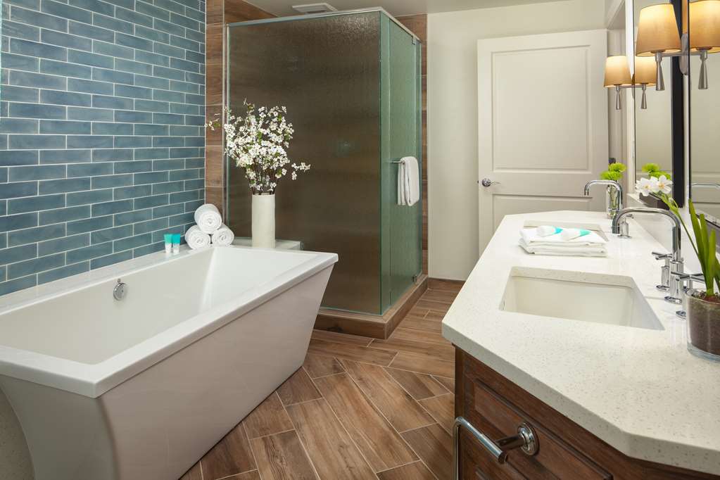 COCONUT COVE-guestroom-Guest Room,Bathroom,On-Site.jpg