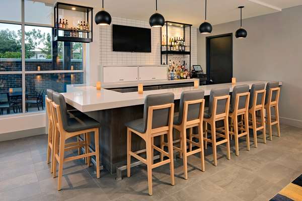 Bar - Hyatt House Hotel John Wayne Airport Irvine - I-405, Exit 8