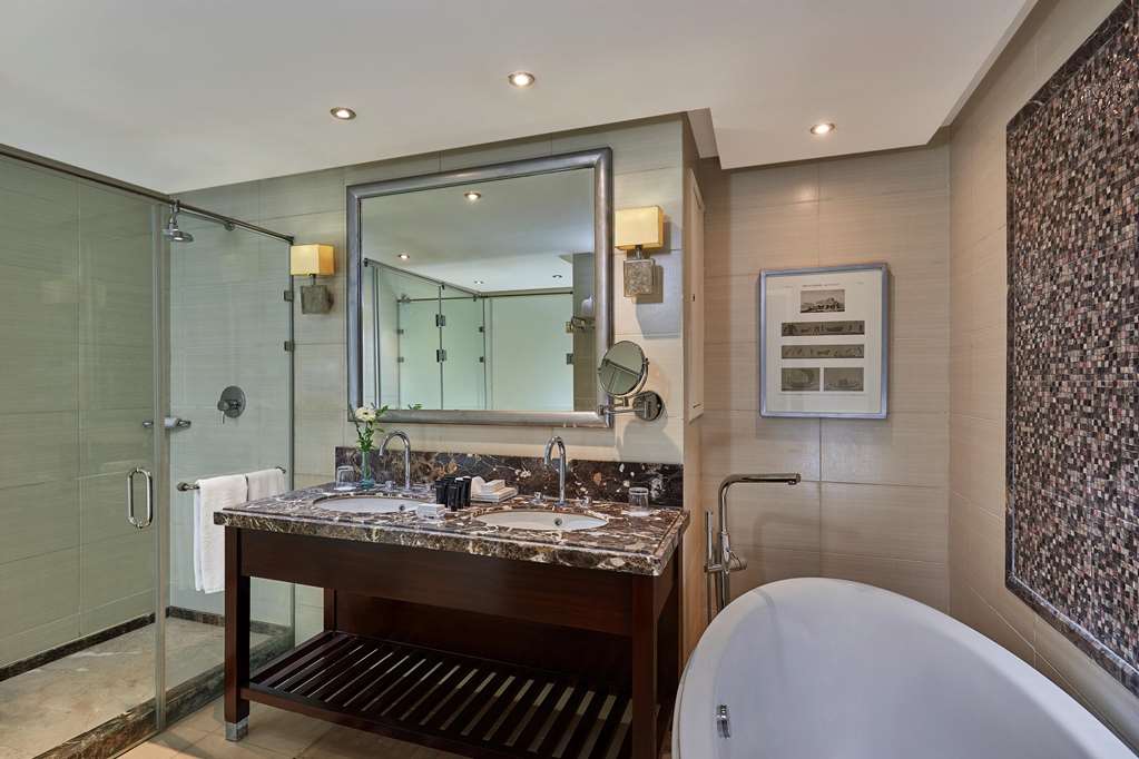 STEIGENBERGER PYRAMIDS CAIRO-guestroom-Guest Room,Bathroom,Suite,On-Site.jpg