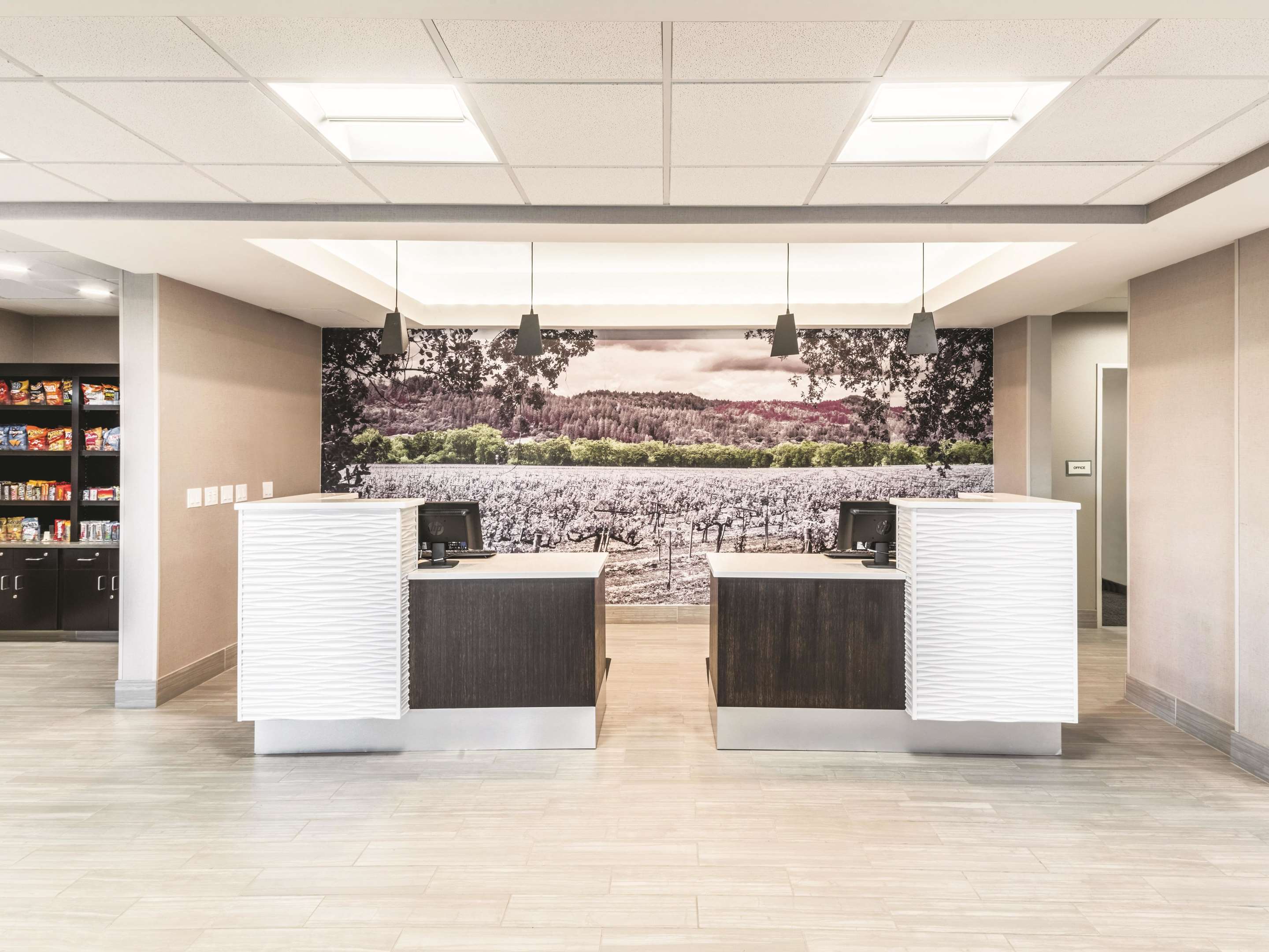 Lobby | La Quinta Inn & Suites by Wyndham Walla Walla