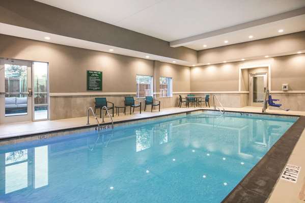 Pool - La Quinta Inn & Suites Coit Road Dallas