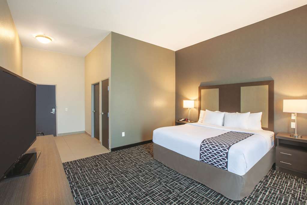 LA QUINTA INN STE SAN MARCOS MALL-guestroom-Guest Room,On-Site.jpg