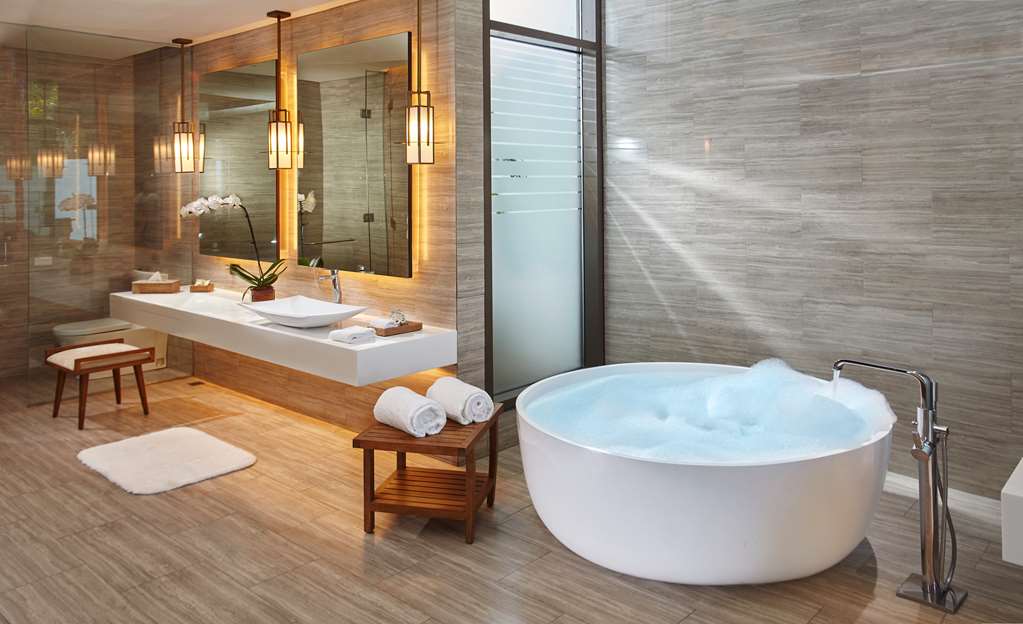 Quest Plus Conference Center Clark-guestroom-Guest Room,Bathroom,On-Site.jpg