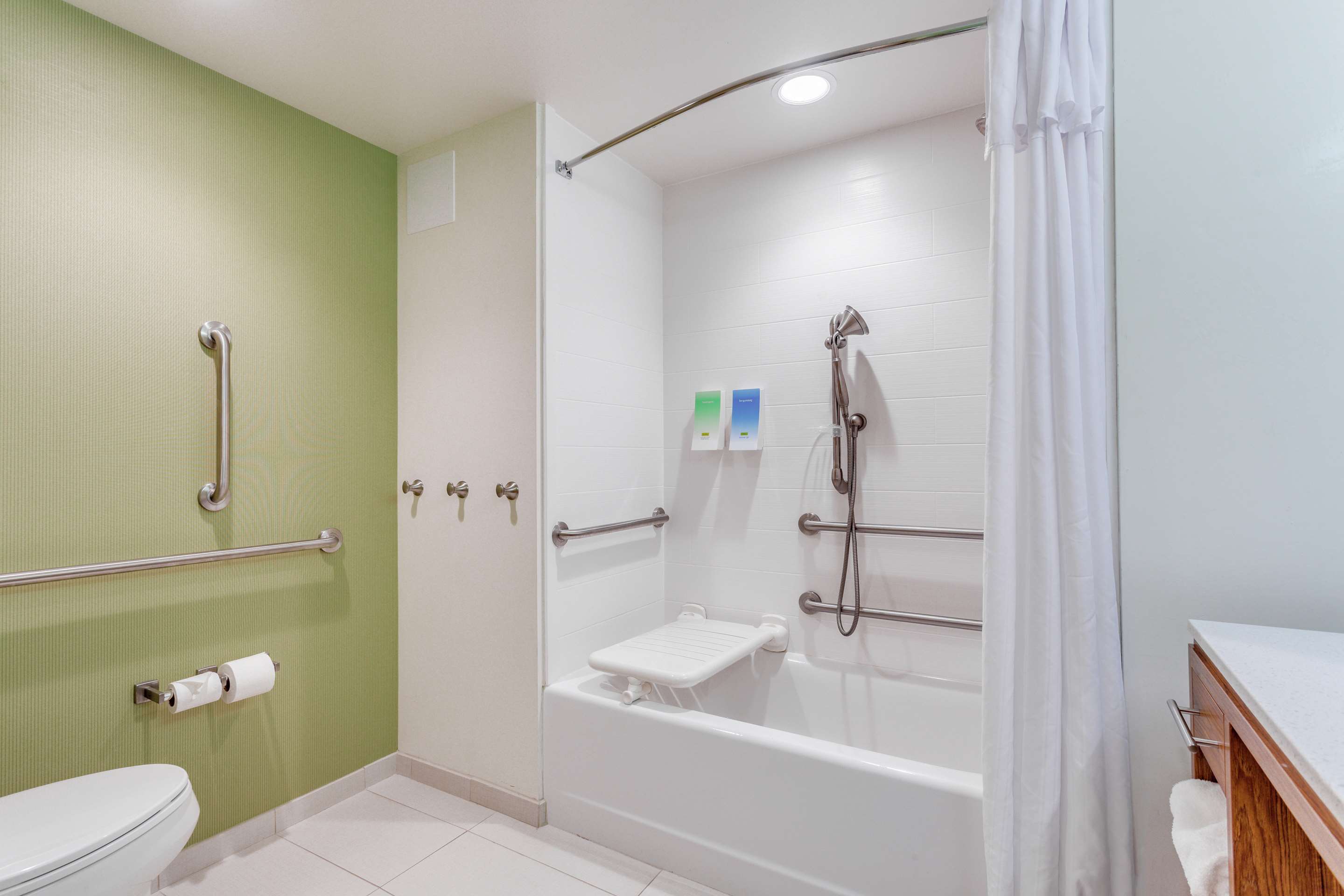 Guest room bath