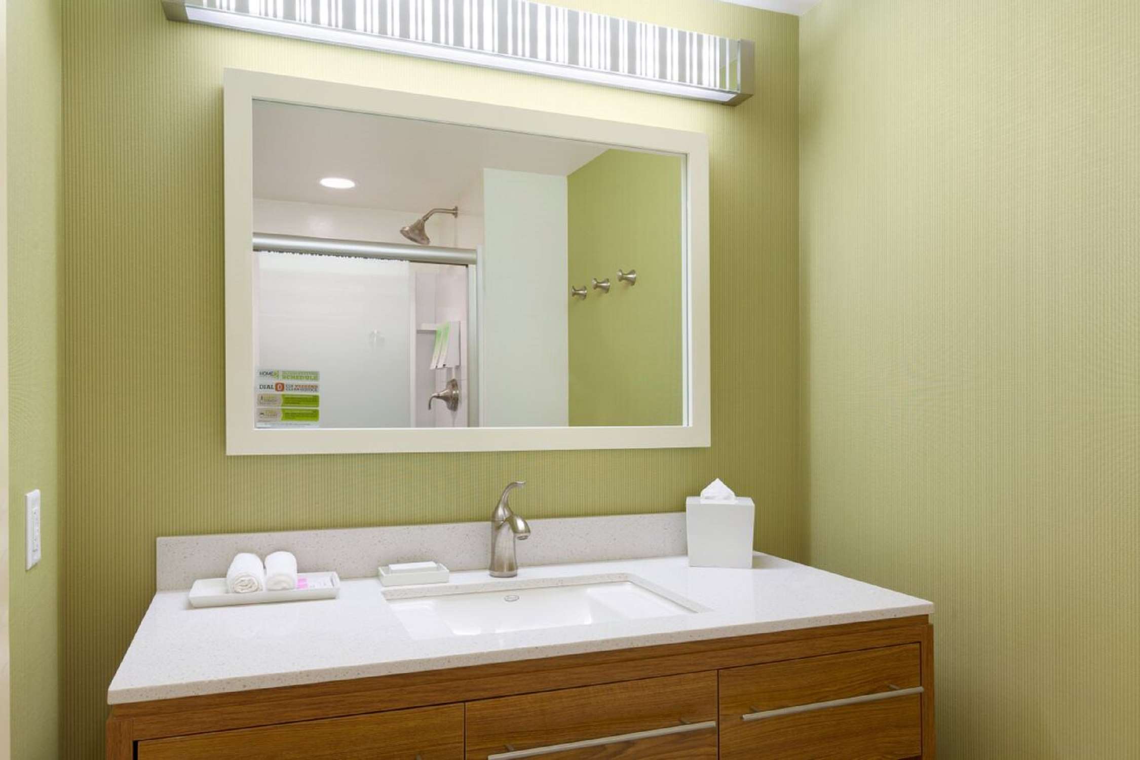 Guest room bath