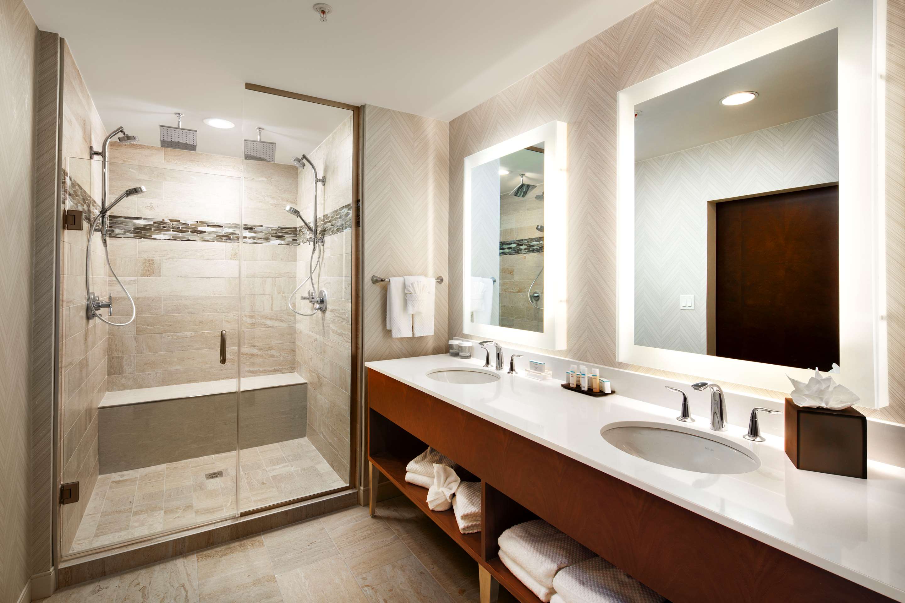 Guest room bath