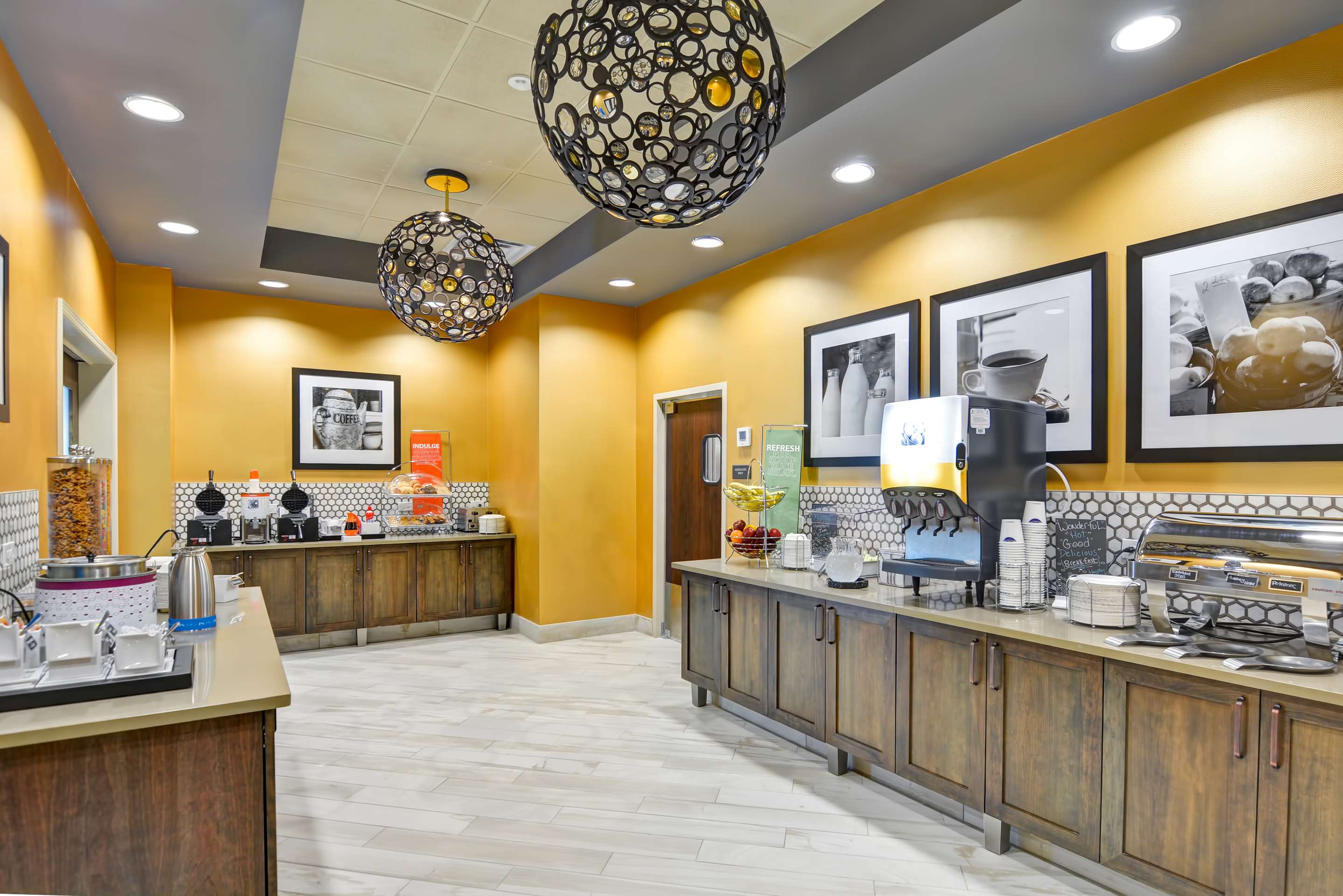Breakfast Area | Hampton Inn by Hilton Atlanta Kennesaw