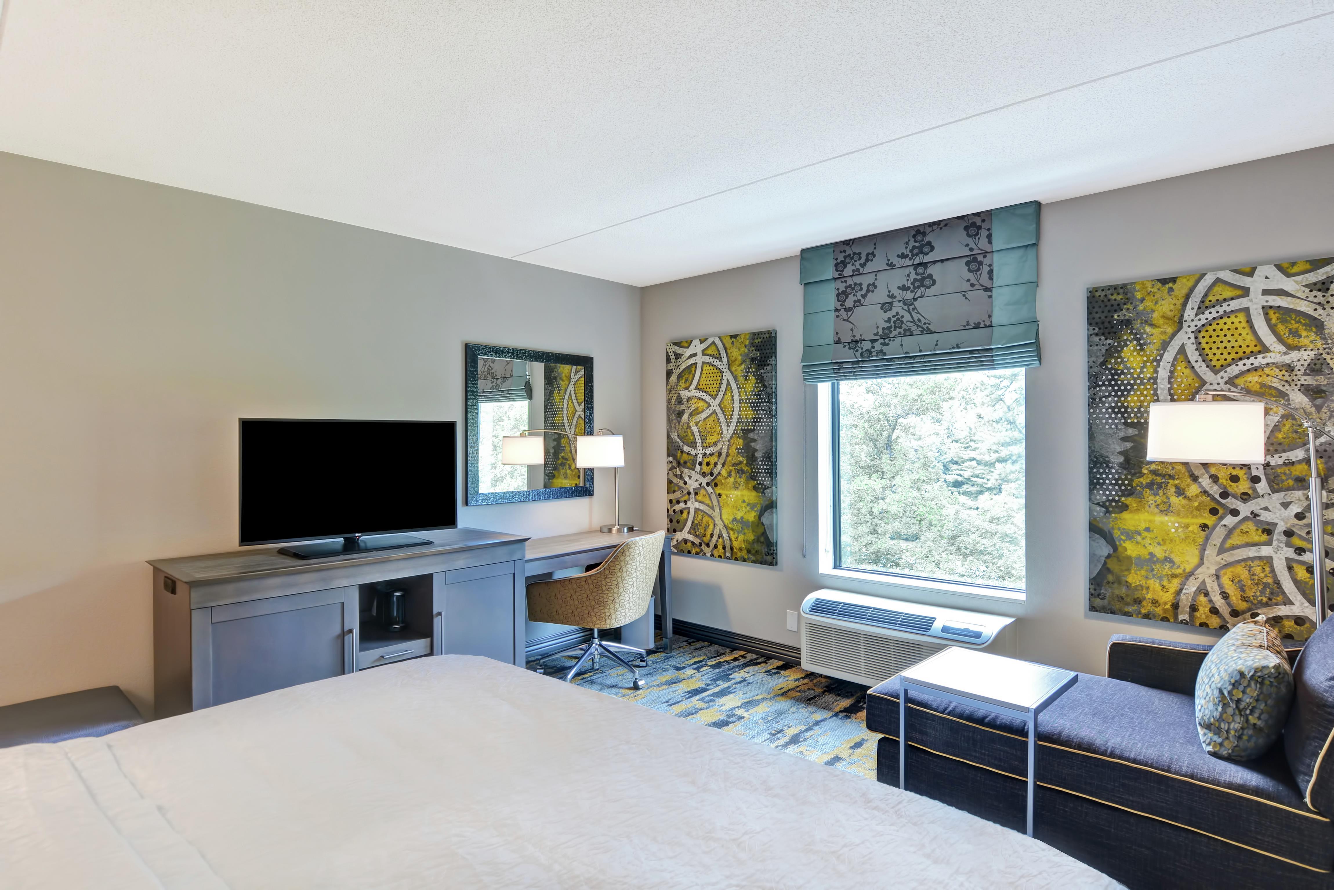 Hampton Inn by Hilton Atlanta Kennesaw Room Type - 1 KING WFRIDGE NS
