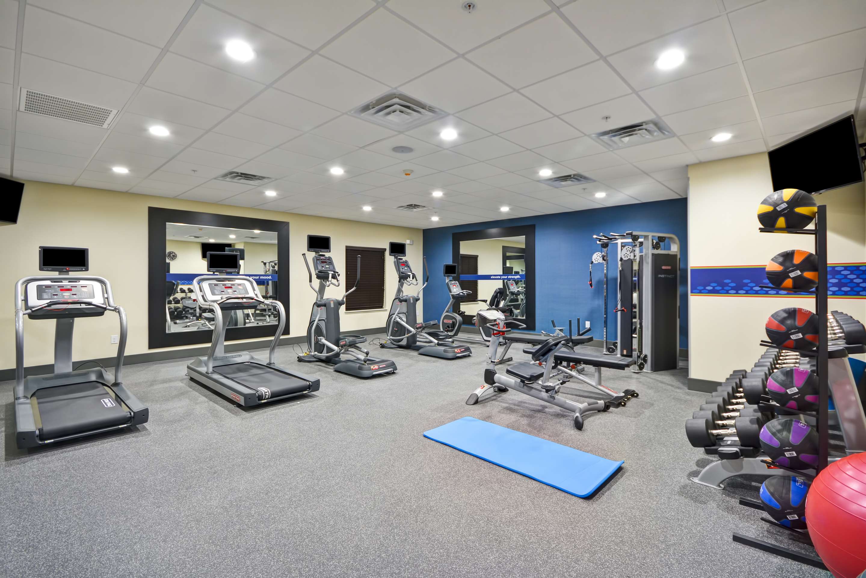 Health club fitness center gym | Hampton Inn Kyle