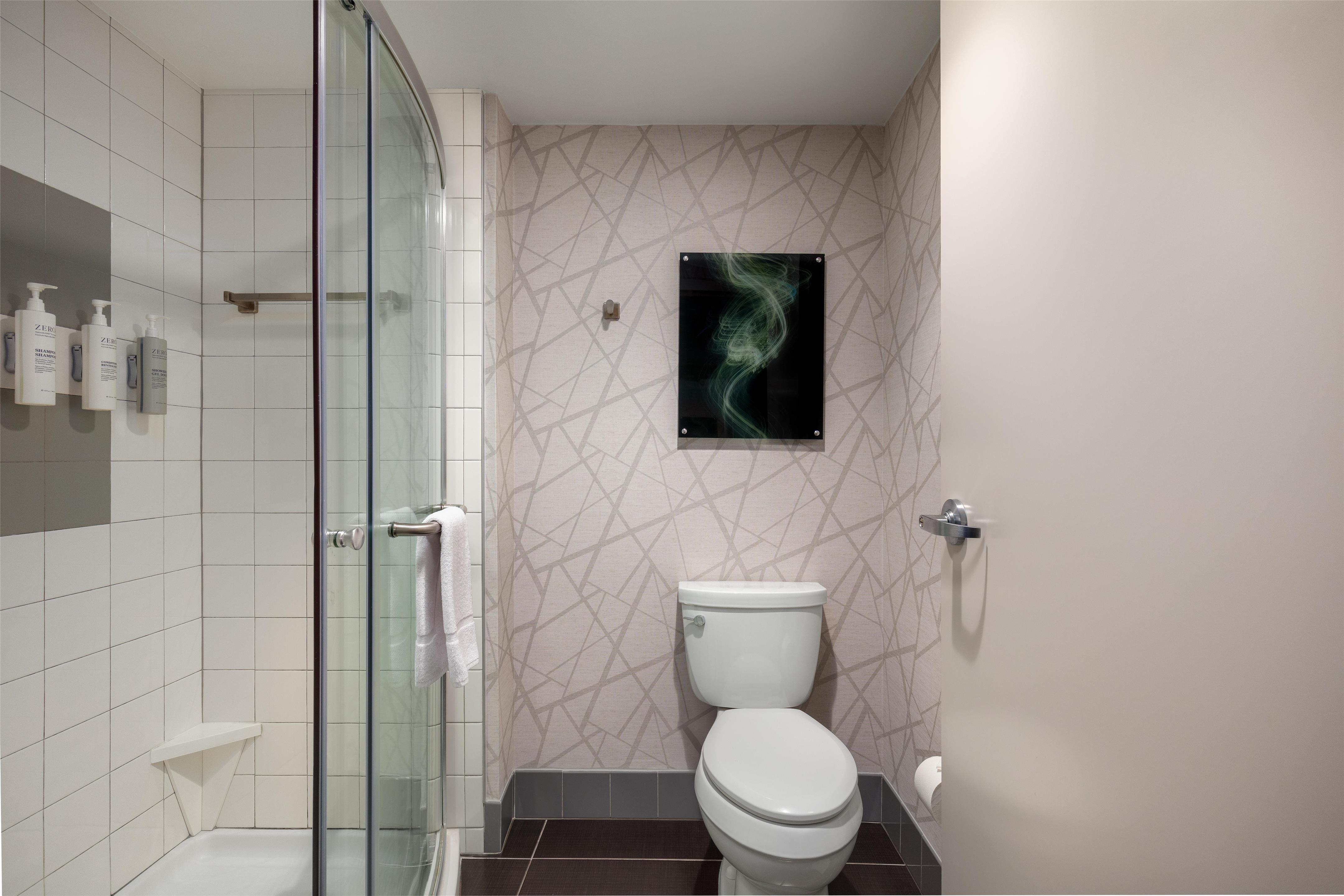 Guest room bath
