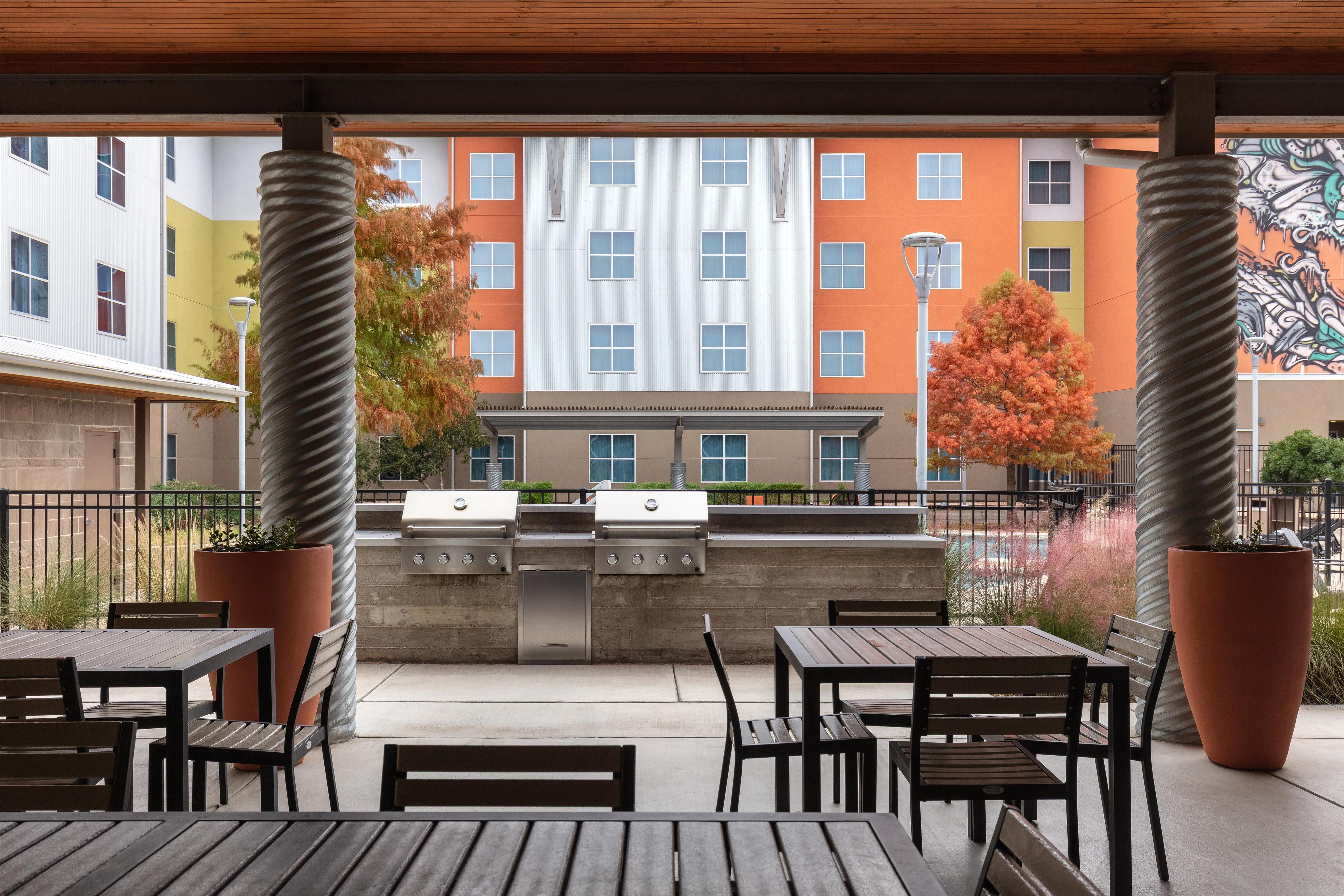 Exterior | Homewood Suites by Hilton TechRidge Parmer @ I-35