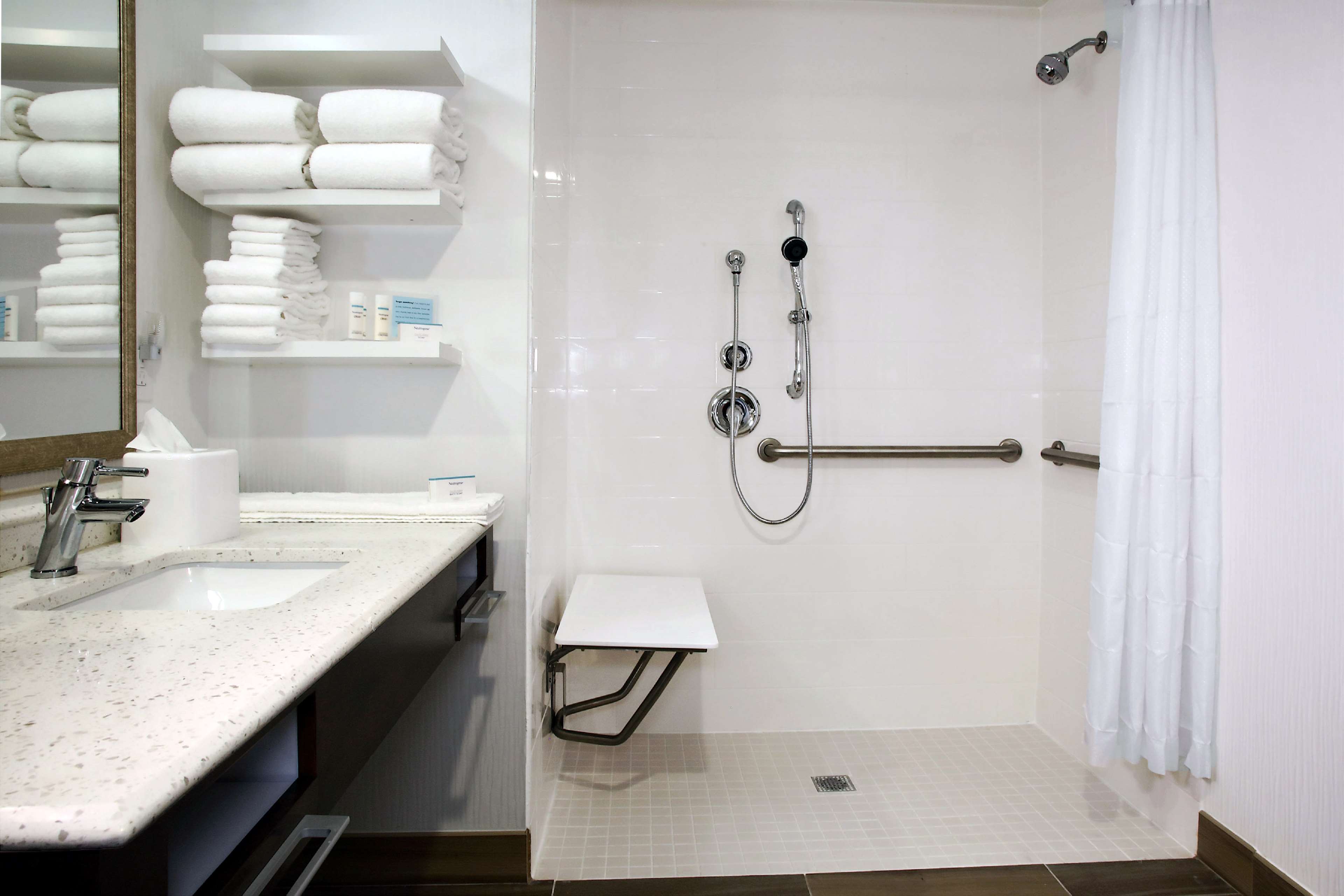 Hampton Inn & Suites By Hilton Baltimore/Aberdeen, Md - Tap to explore photos