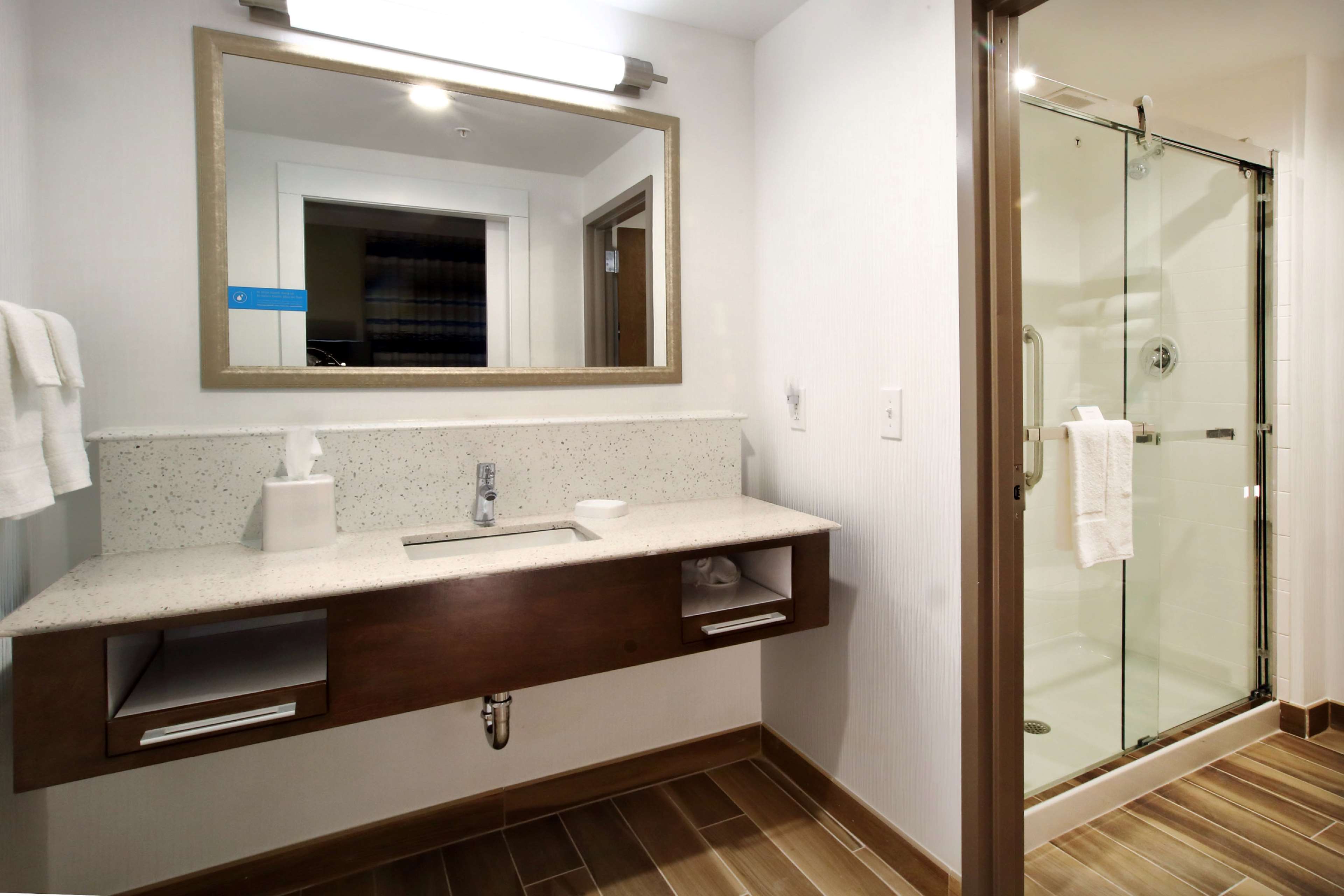 Hampton Inn & Suites By Hilton Baltimore/Aberdeen, Md Room Type - 1KN MOB HEA ACC TUB STU NS