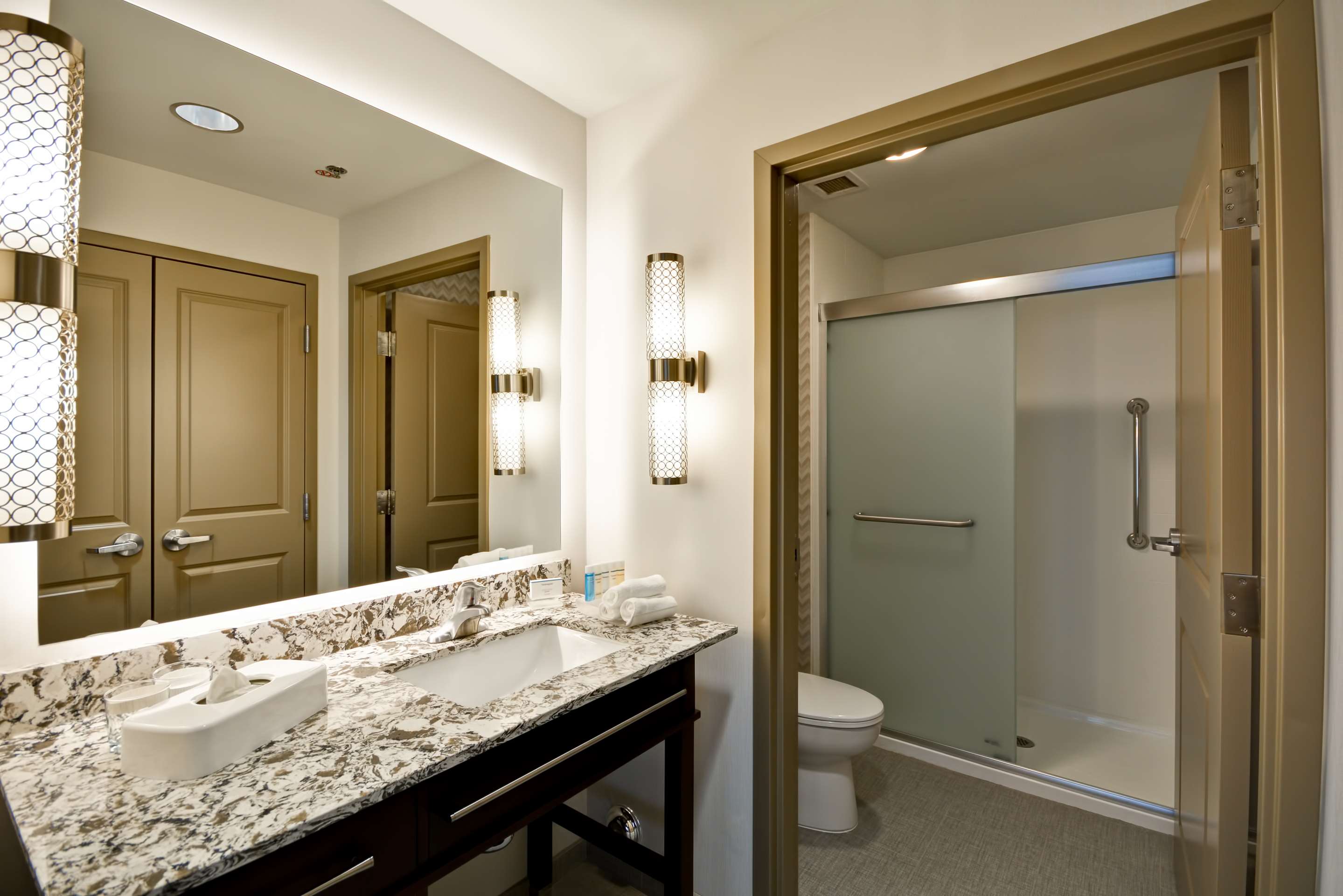 Guest room bath