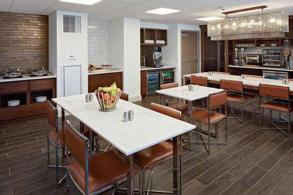  - Hilton Hotel Nashville Airport - I-40, Exit 215