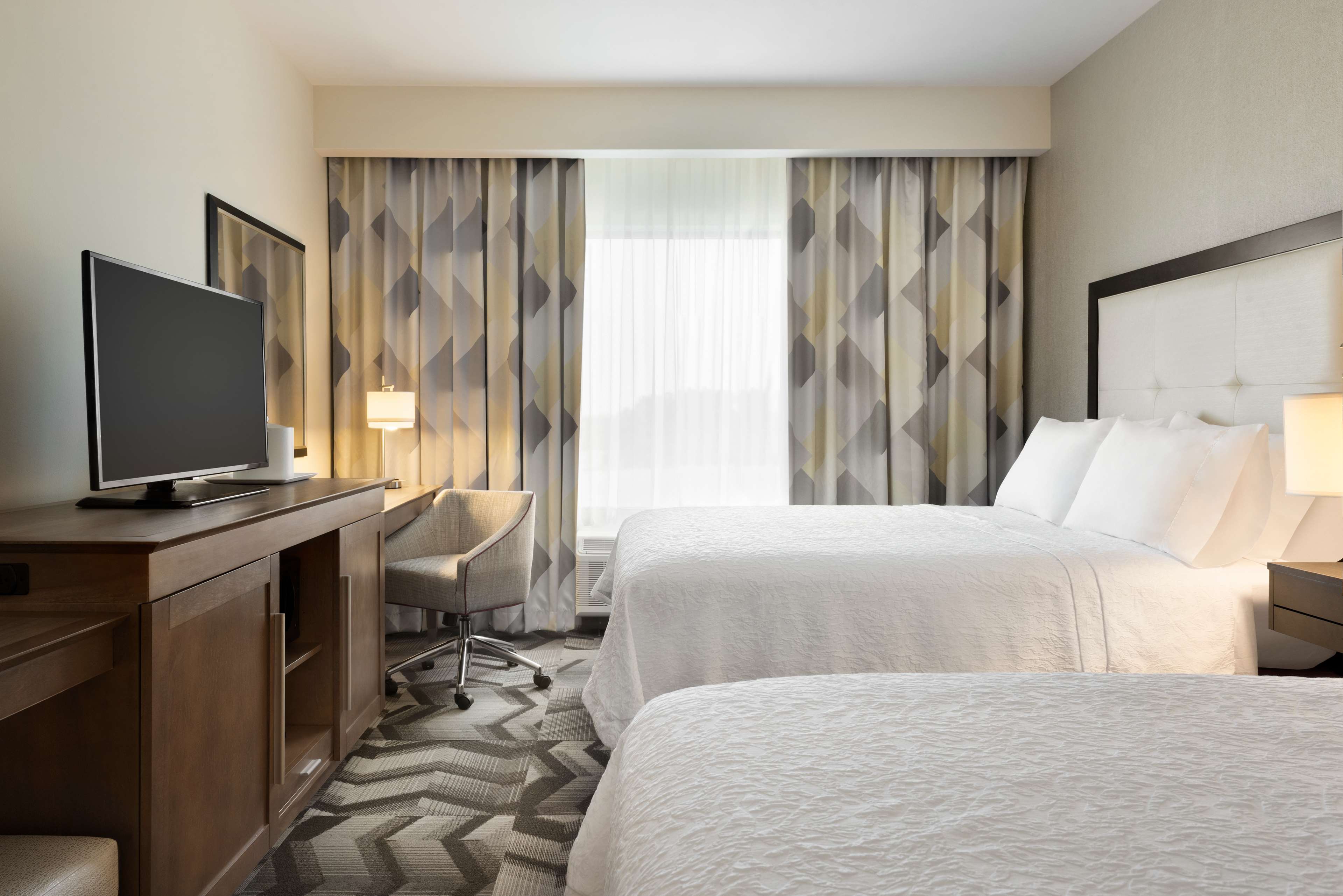 Hampton Inn by Hilton Spring Hill, TN Room Type - 2 QNS MICROWV FRIDGE NS