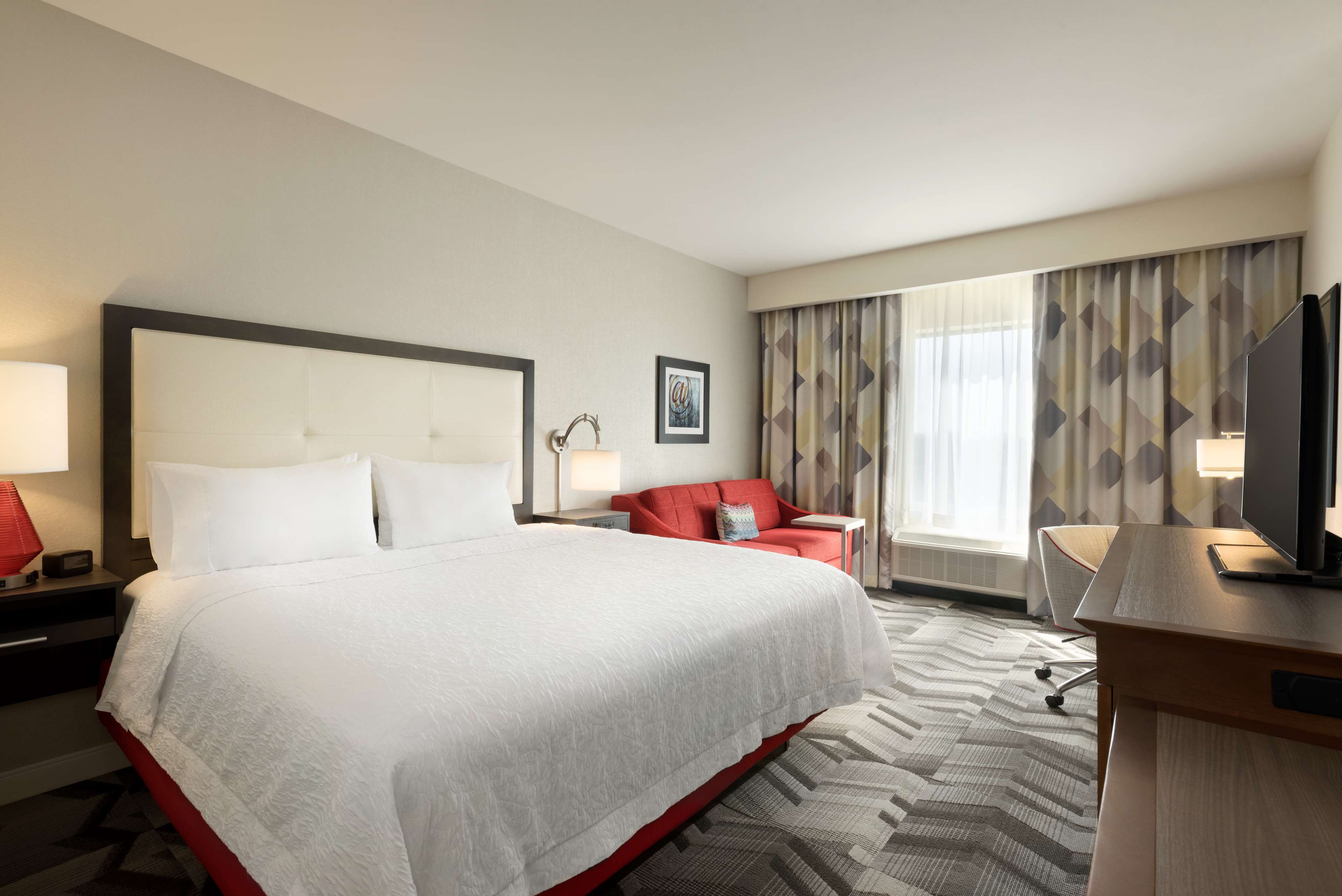 Hampton Inn by Hilton Spring Hill, TN Room Type - 1 KING SFBD MIC FRG NS