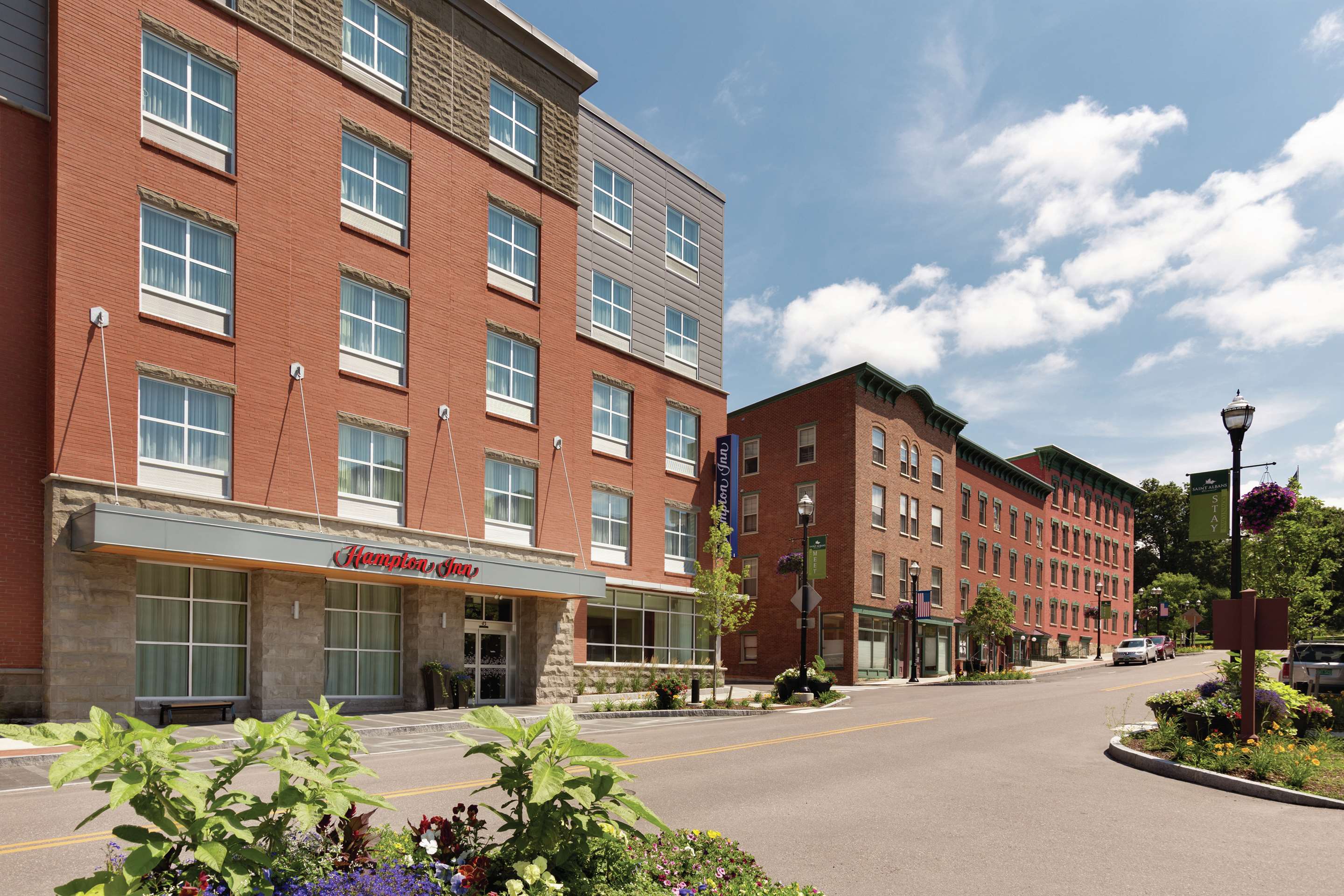 Exterior | Hampton Inn St. Albans