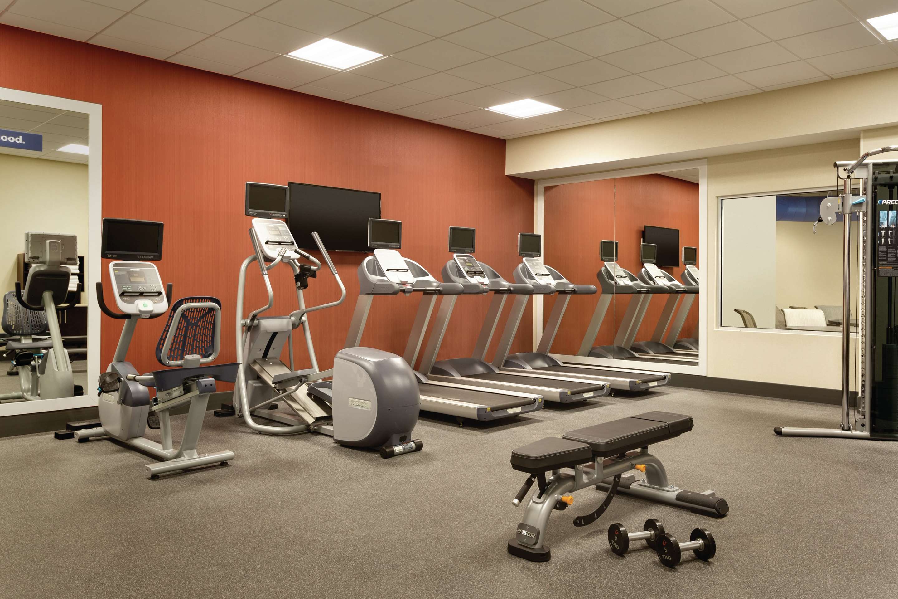 Health club fitness center gym | Hampton Inn St. Albans