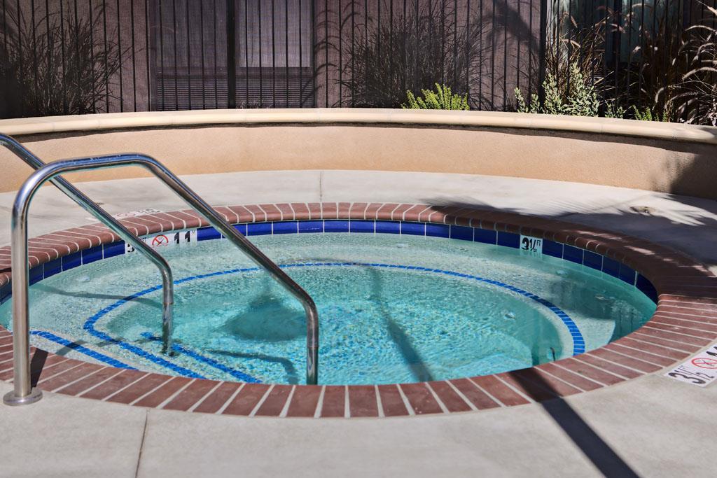 Pool | Hilton Garden Inn Palmdale