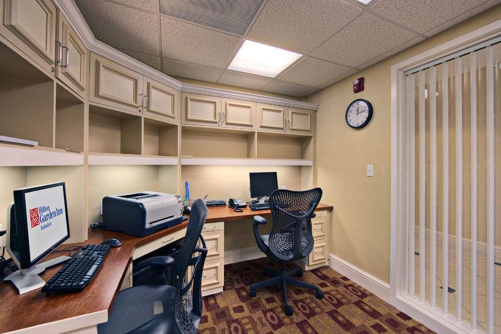 Business Center | Hilton Garden Inn Palmdale