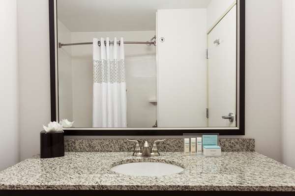  - Hampton Inn Fairmont - I-79, Exit 133