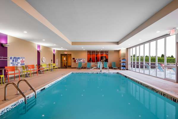 Pool - Home2 Suites by Hilton University Research Park Charlotte - I-85, Exit 45