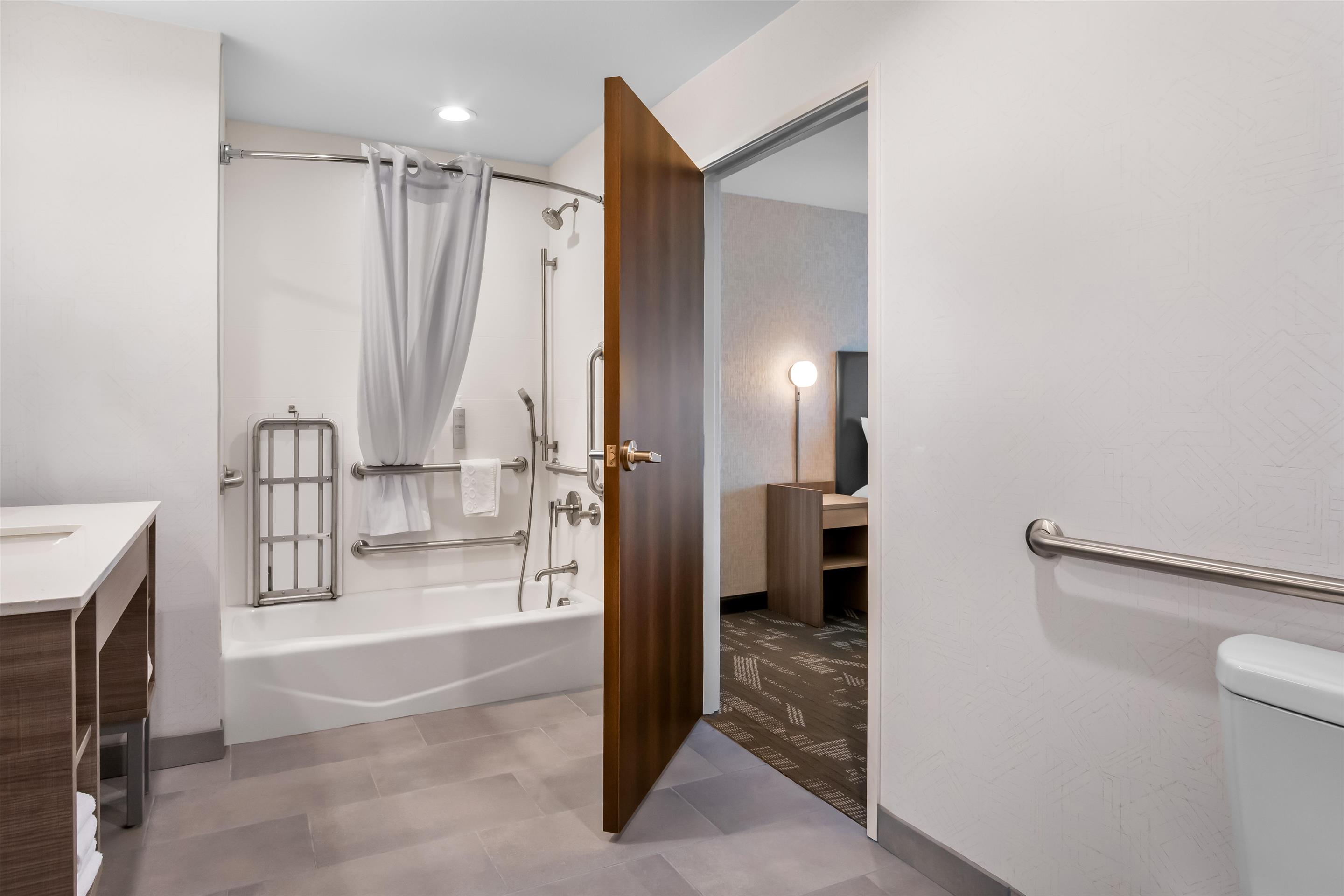 Guest room bath