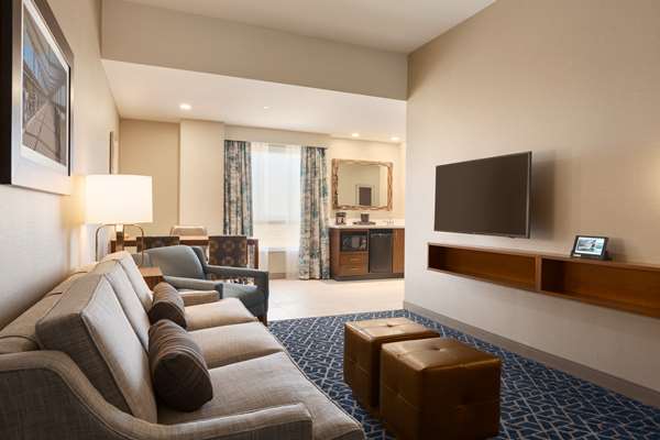  - Embassy Suites Denton - I-35, Exit 469