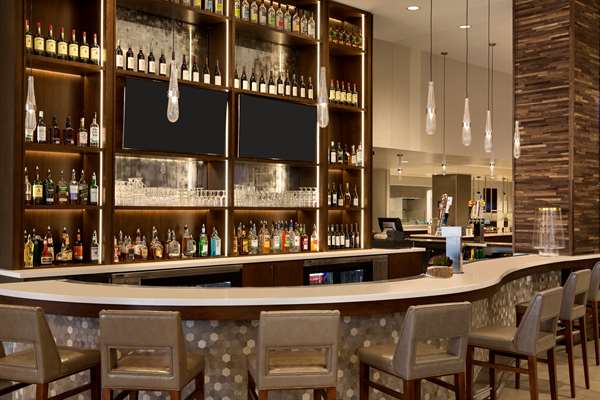 Bar - Embassy Suites Denton - I-35, Exit 469