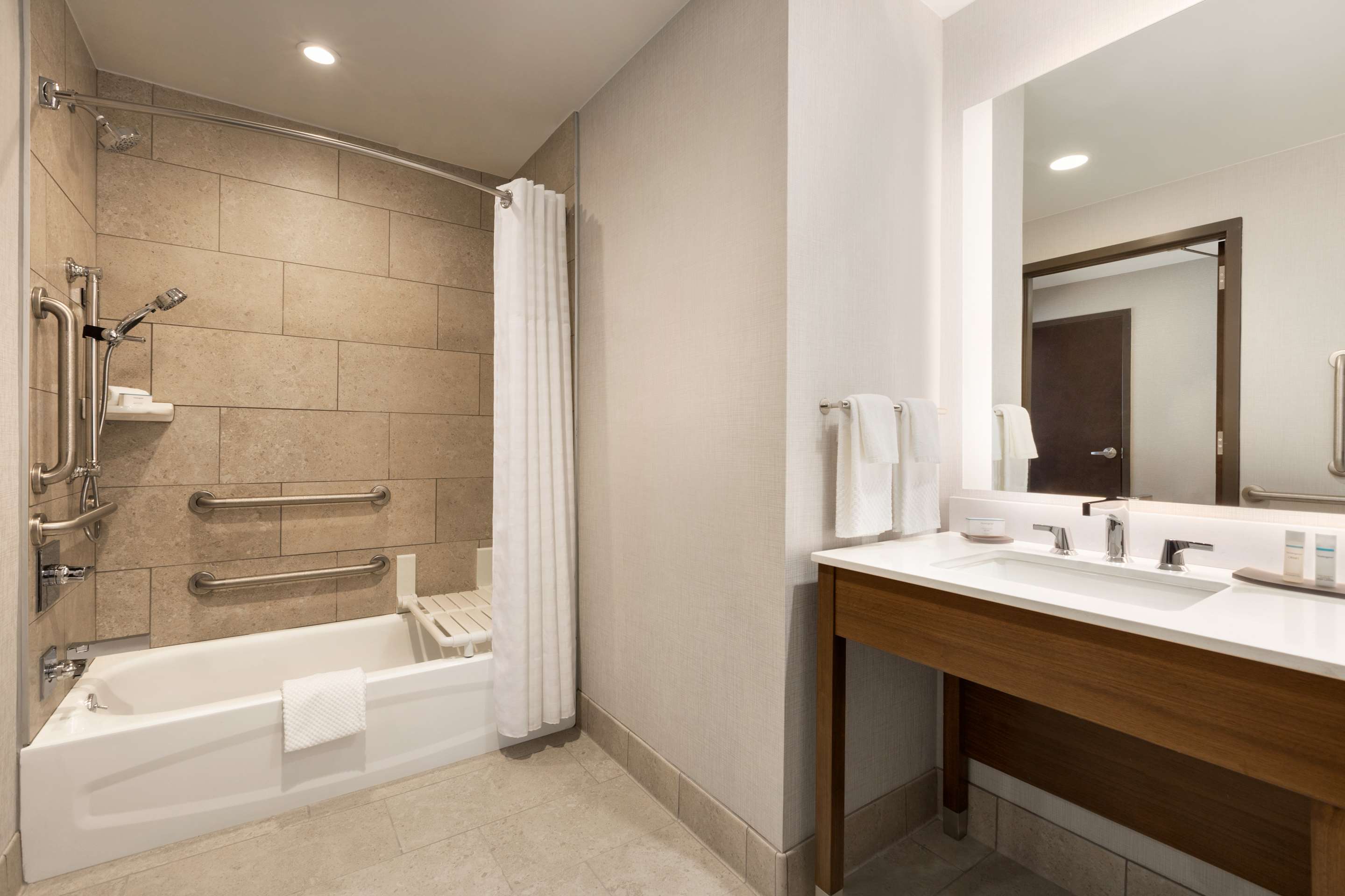Guest room bath