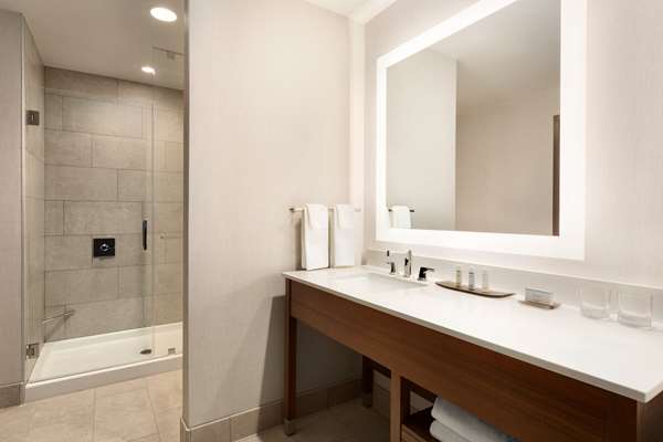  - Embassy Suites Denton - I-35, Exit 469