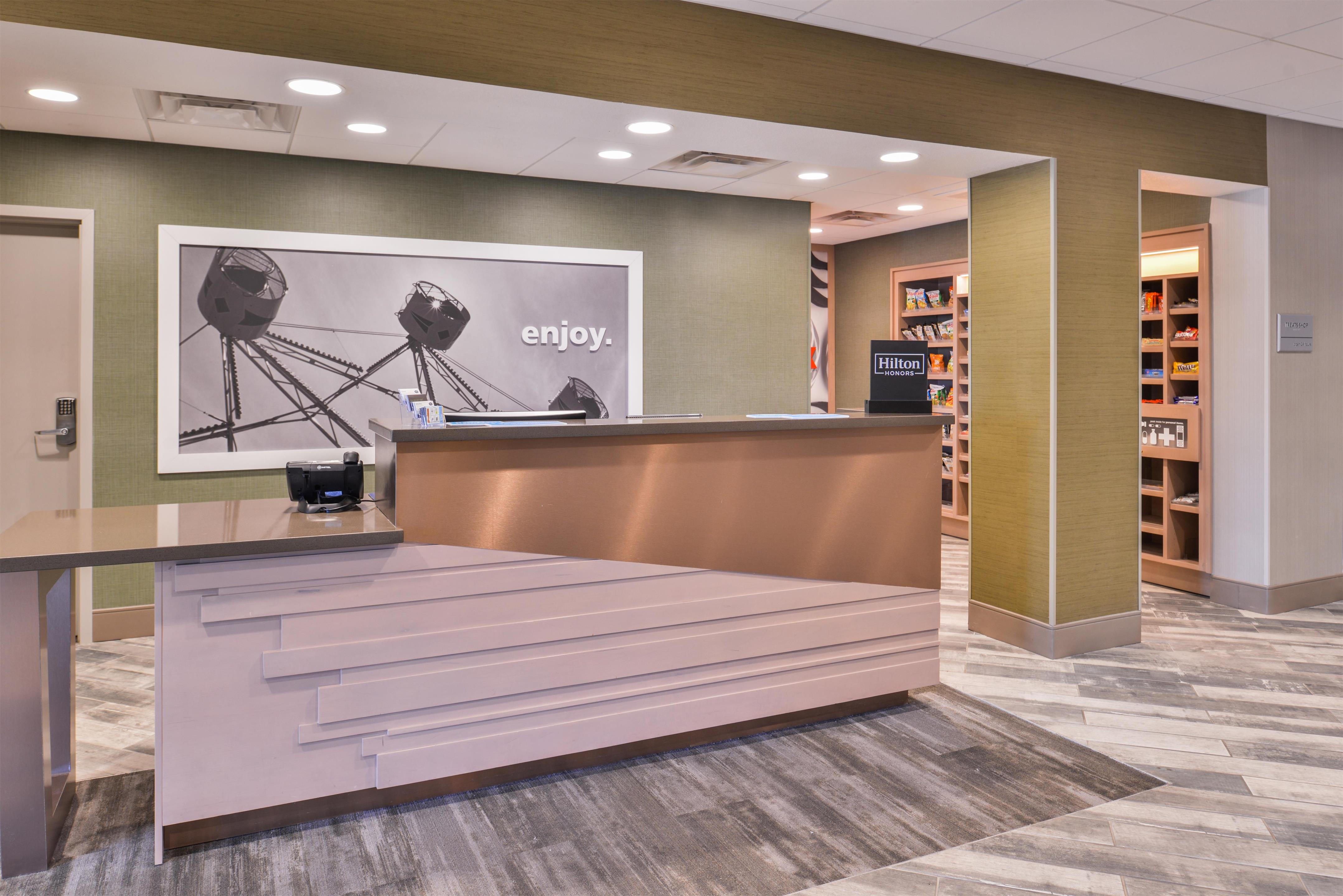 Reception | Hampton Inn & Suites Altoona-Des Moines