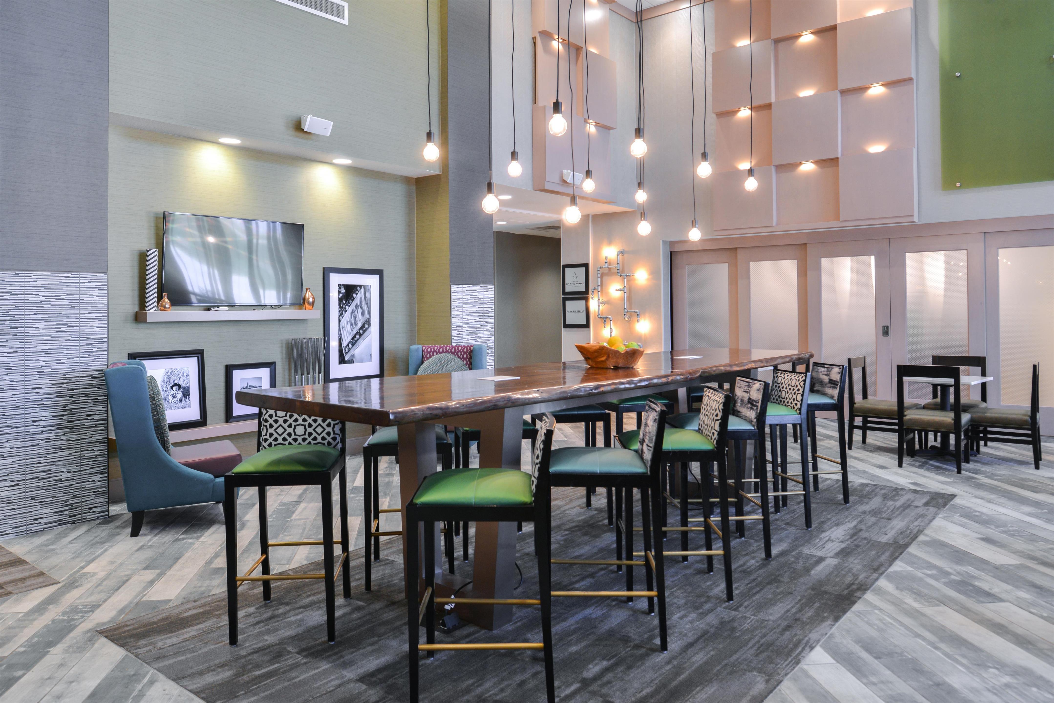 Lobby | Hampton Inn & Suites Altoona-Des Moines