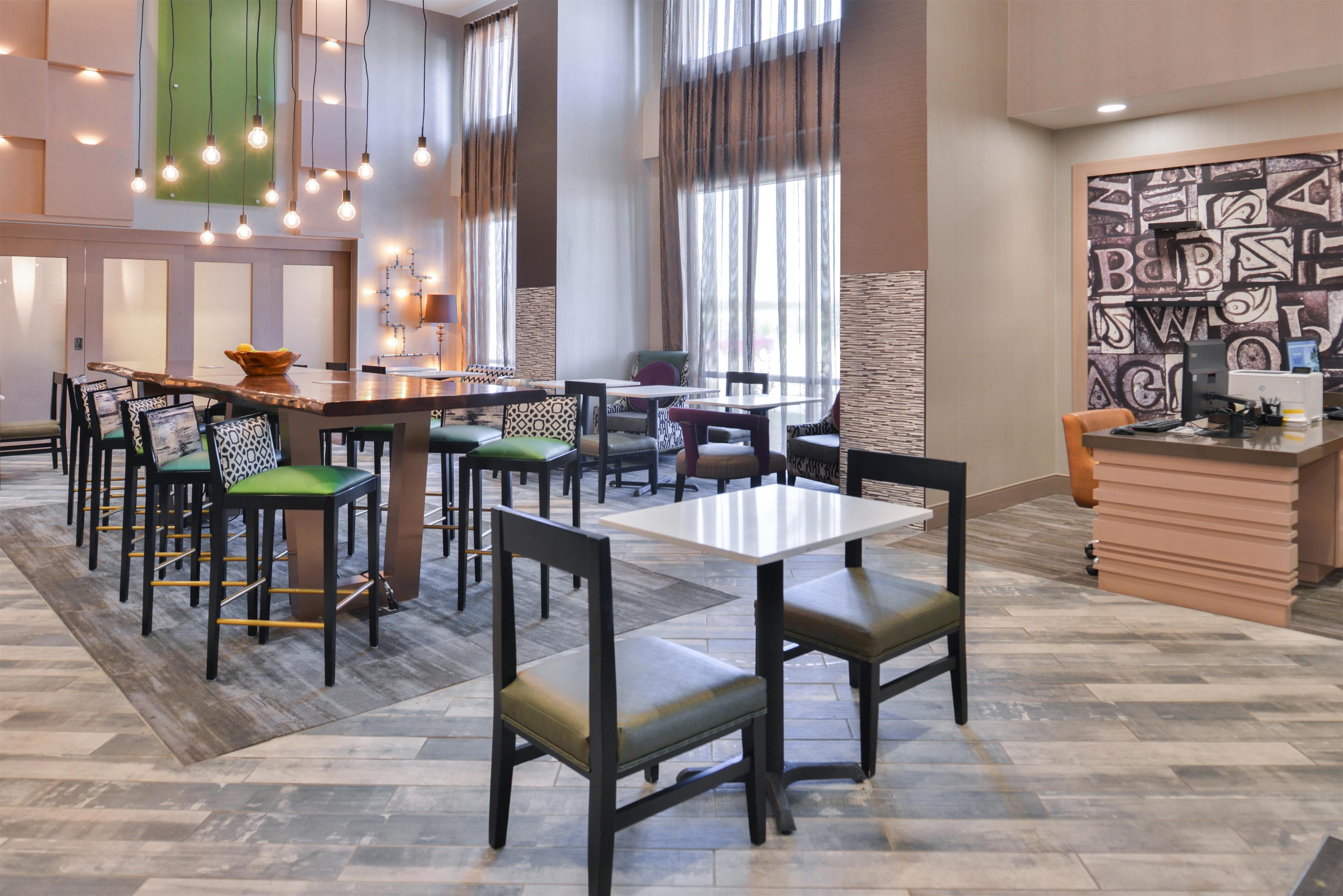 Lobby | Hampton Inn & Suites Altoona-Des Moines