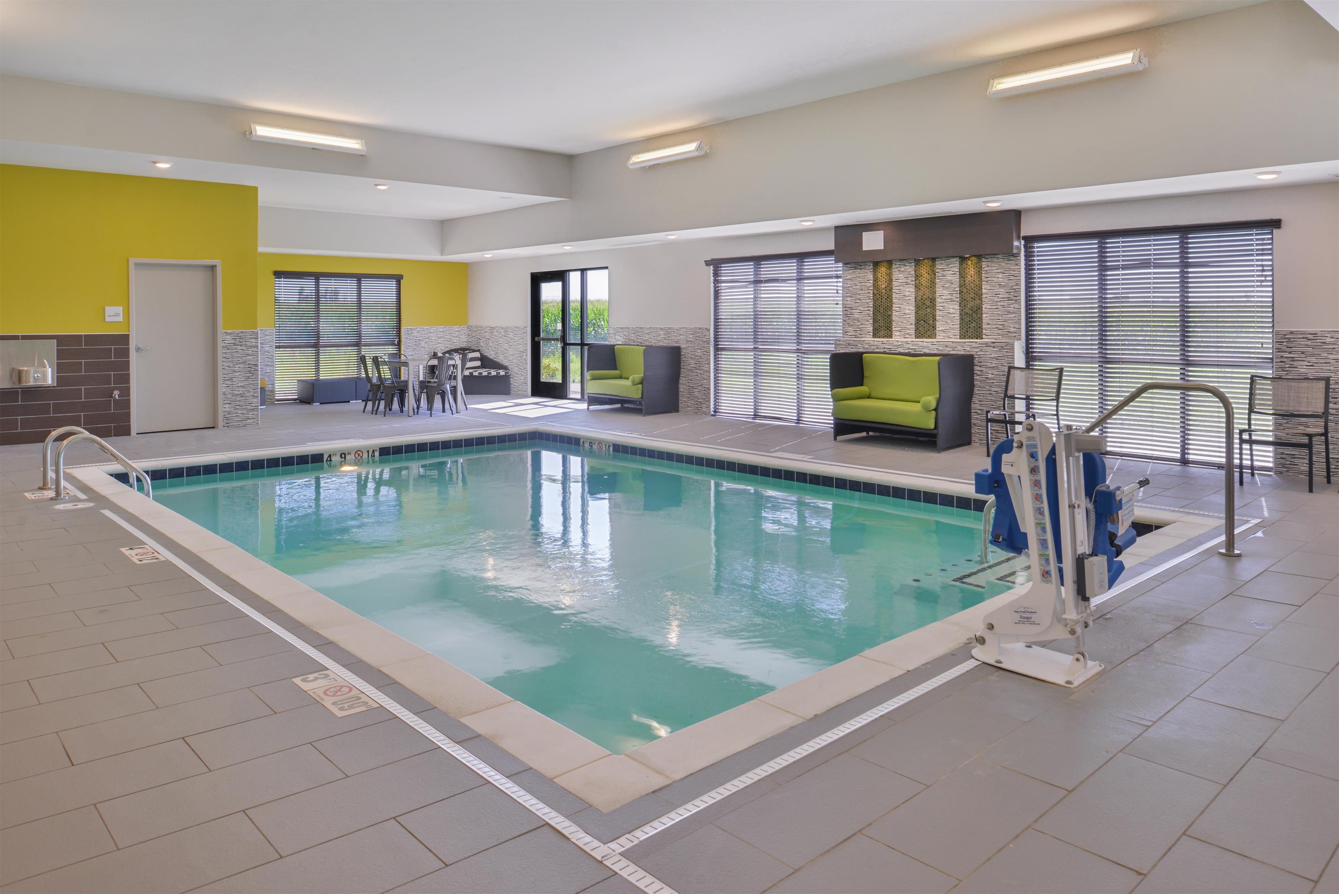 Pool | Hampton Inn & Suites Altoona-Des Moines