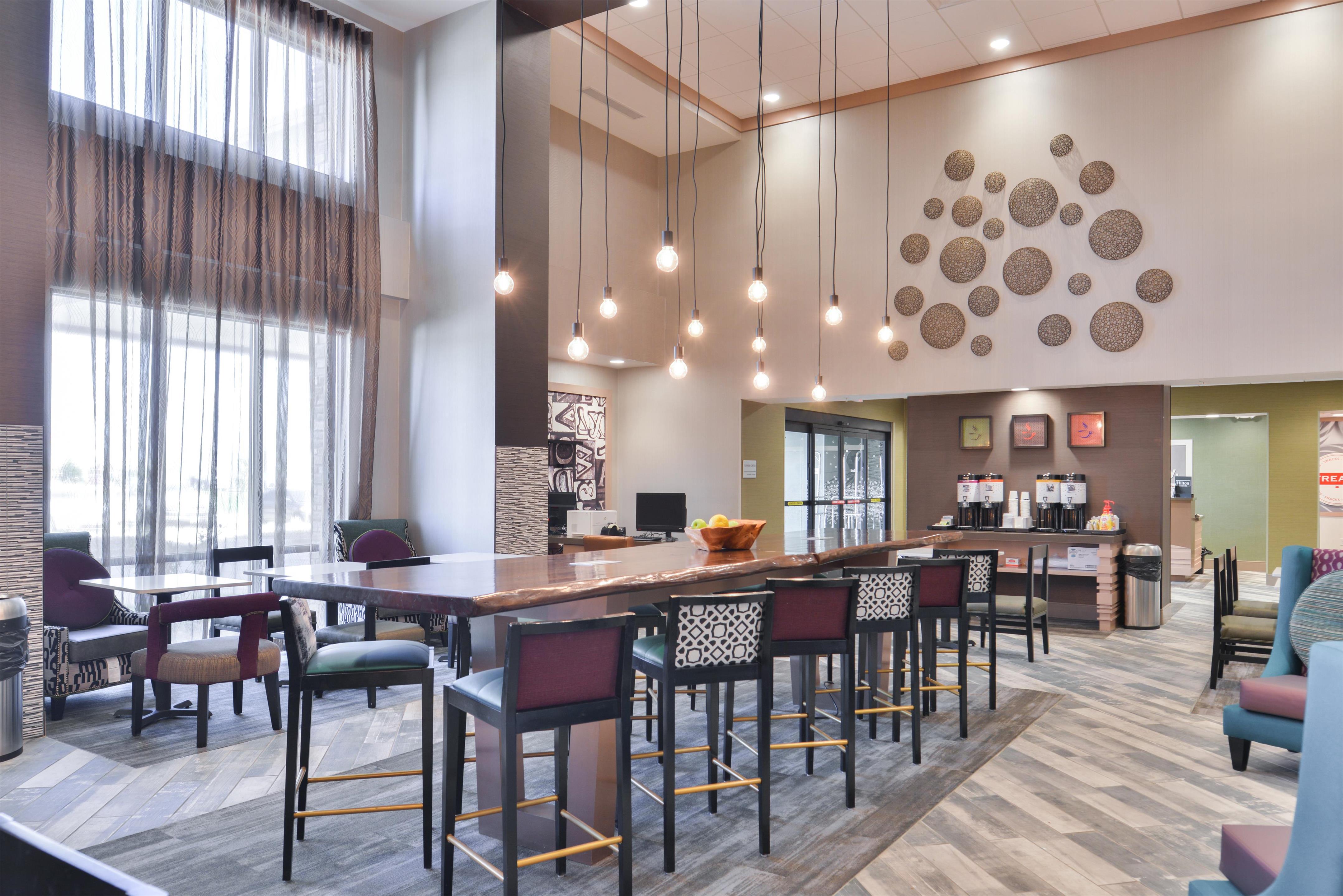 Lobby | Hampton Inn & Suites Altoona-Des Moines