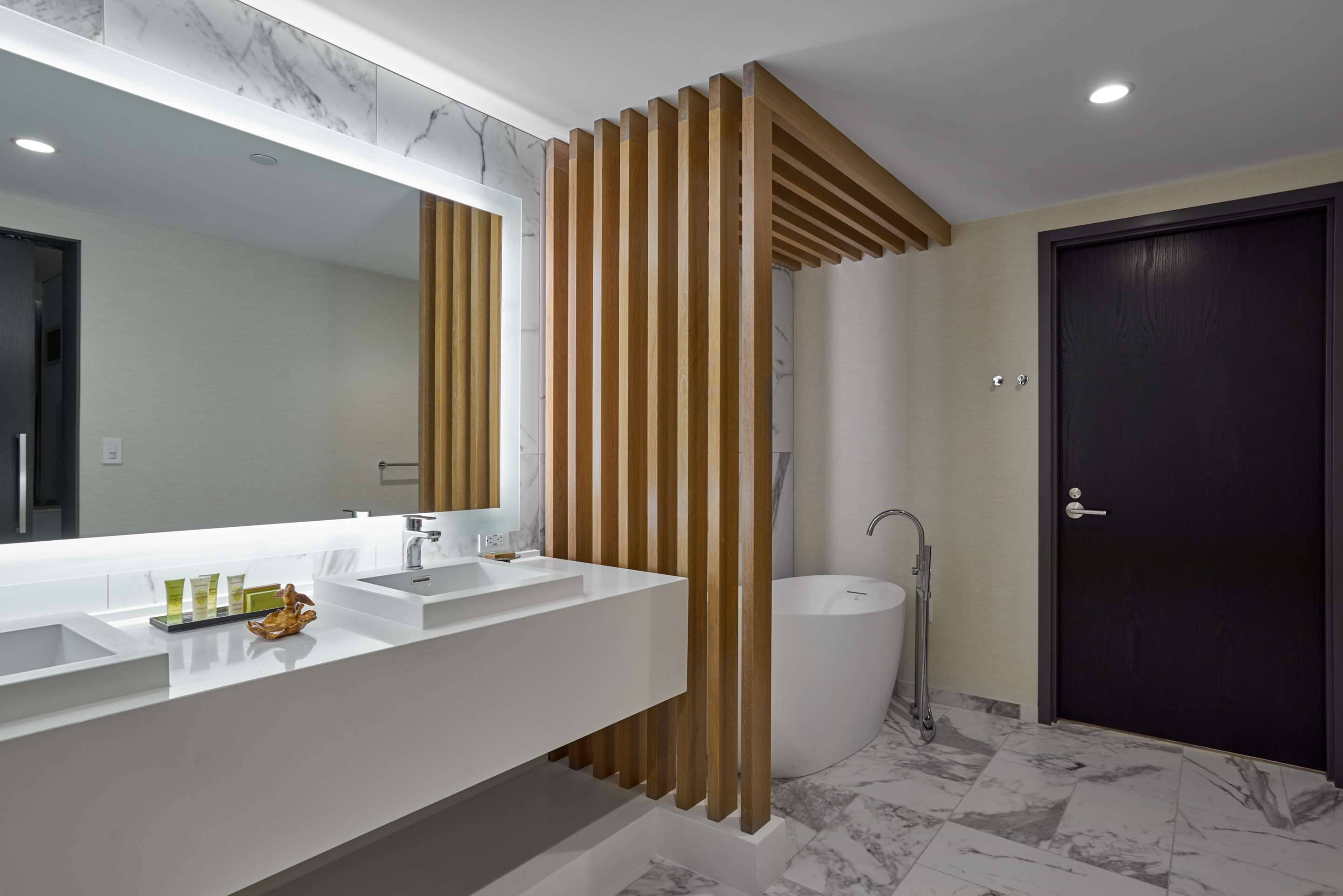 Guest room bath