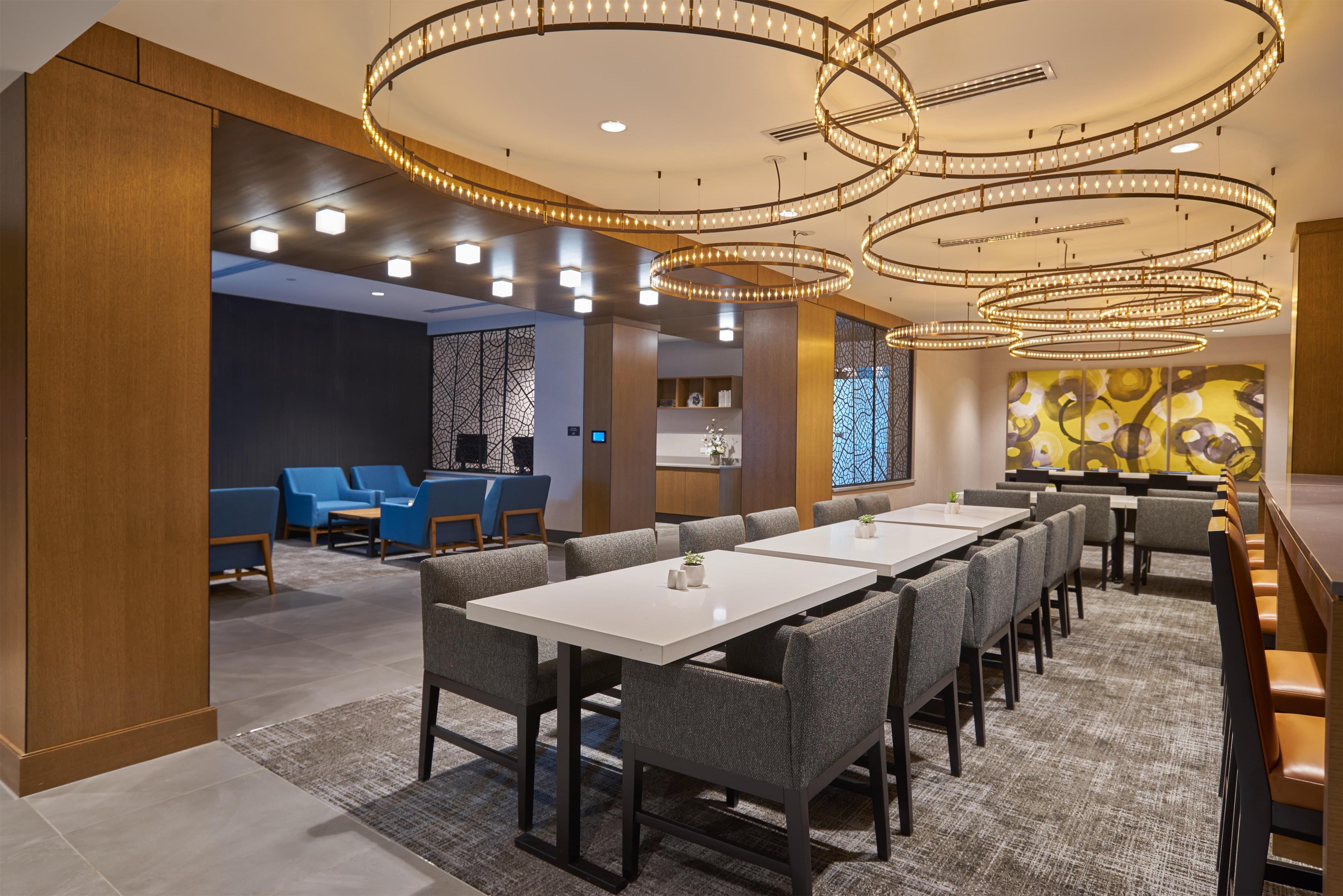 Lobby | Hilton Des Moines Downtown