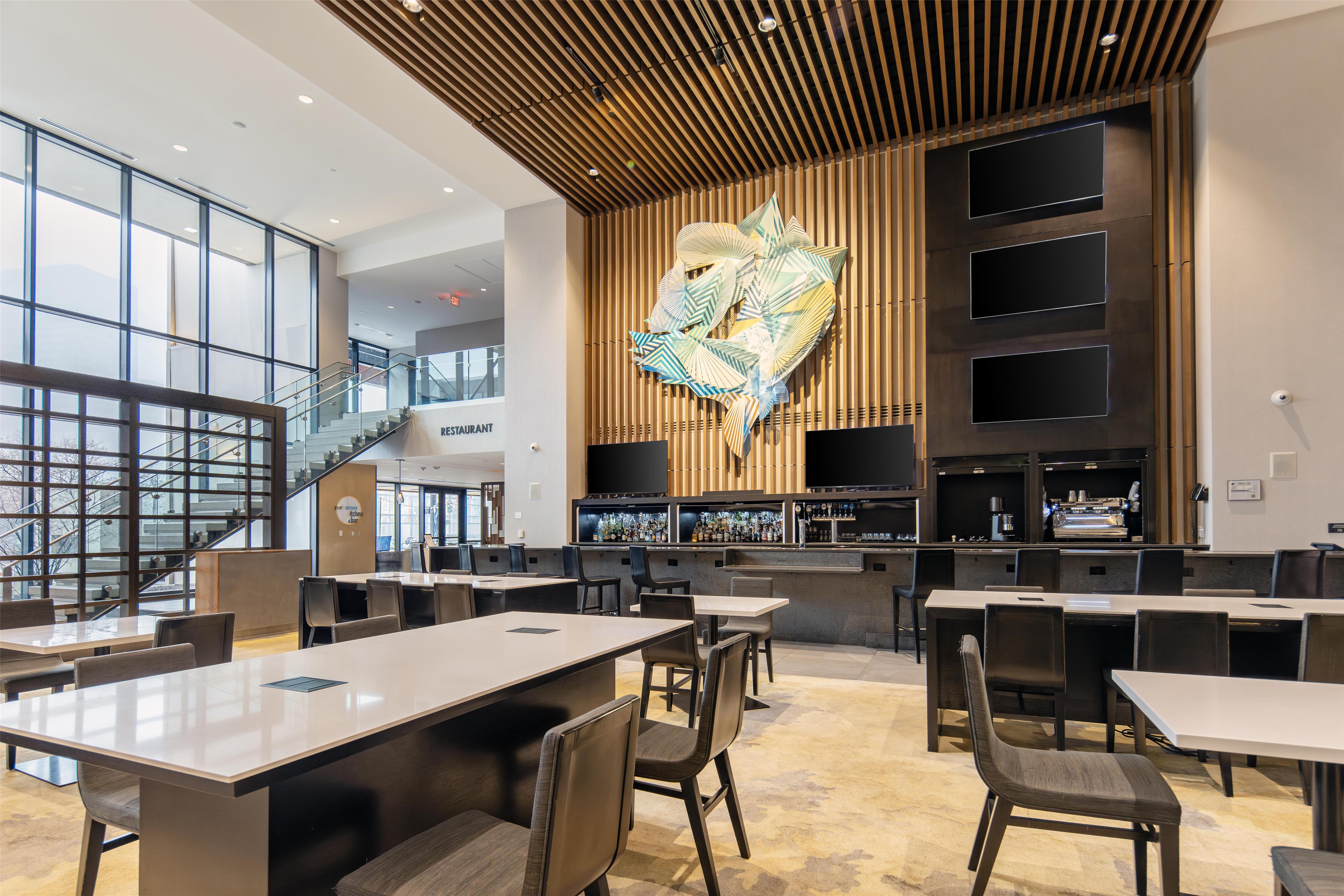 Lobby | Hilton Des Moines Downtown