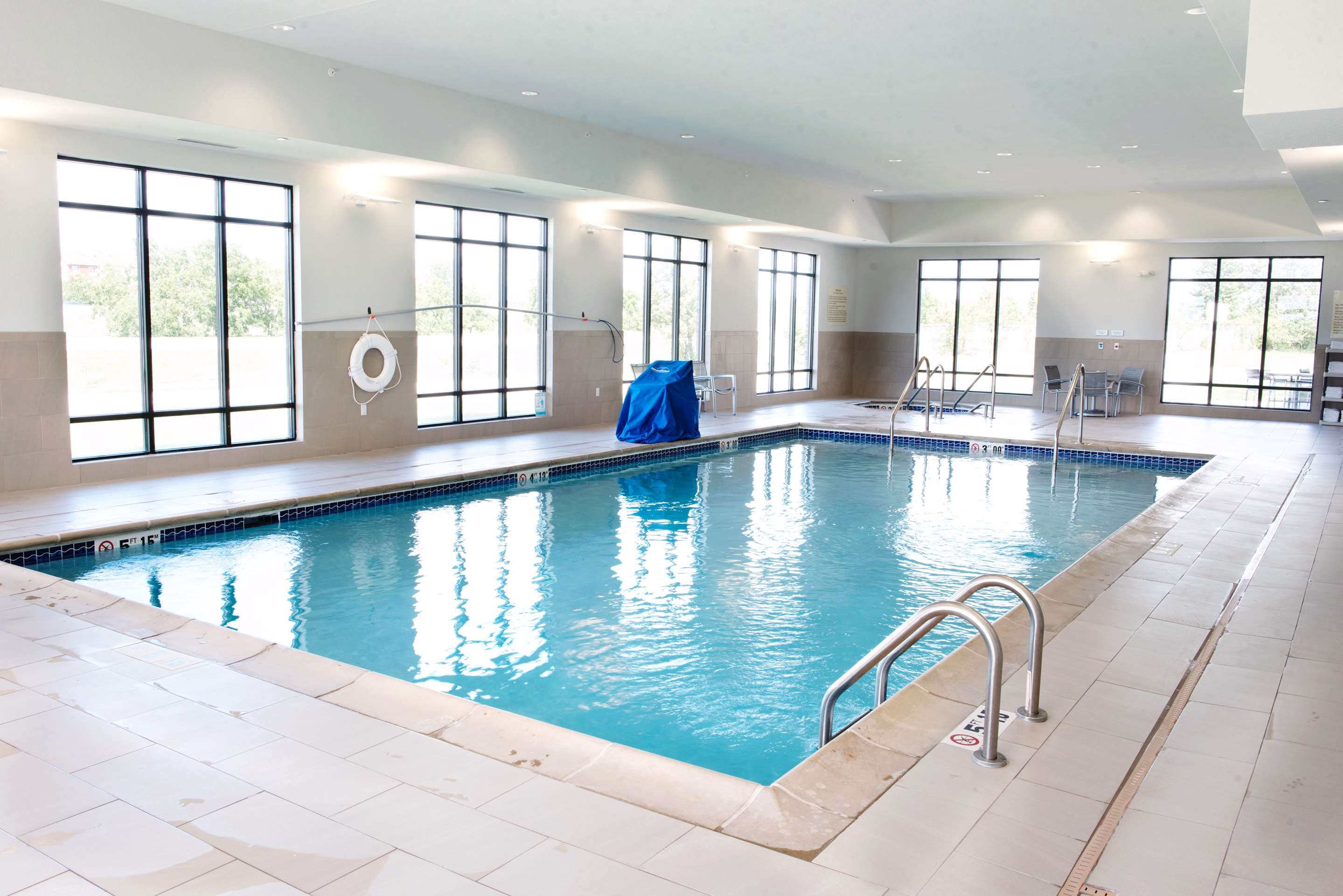 Pool | Hampton Inn & Suites Des Moines/Urbandale Ia
