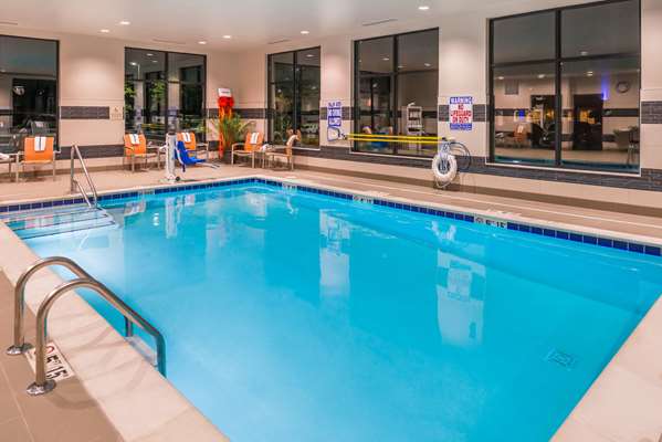 Pool - Hampton Inn & Suites Wixom - I-96, Exit 159