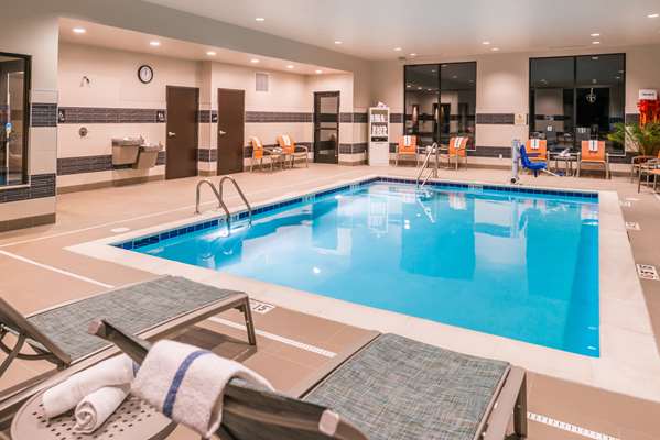 Pool - Hampton Inn & Suites Wixom - I-96, Exit 159
