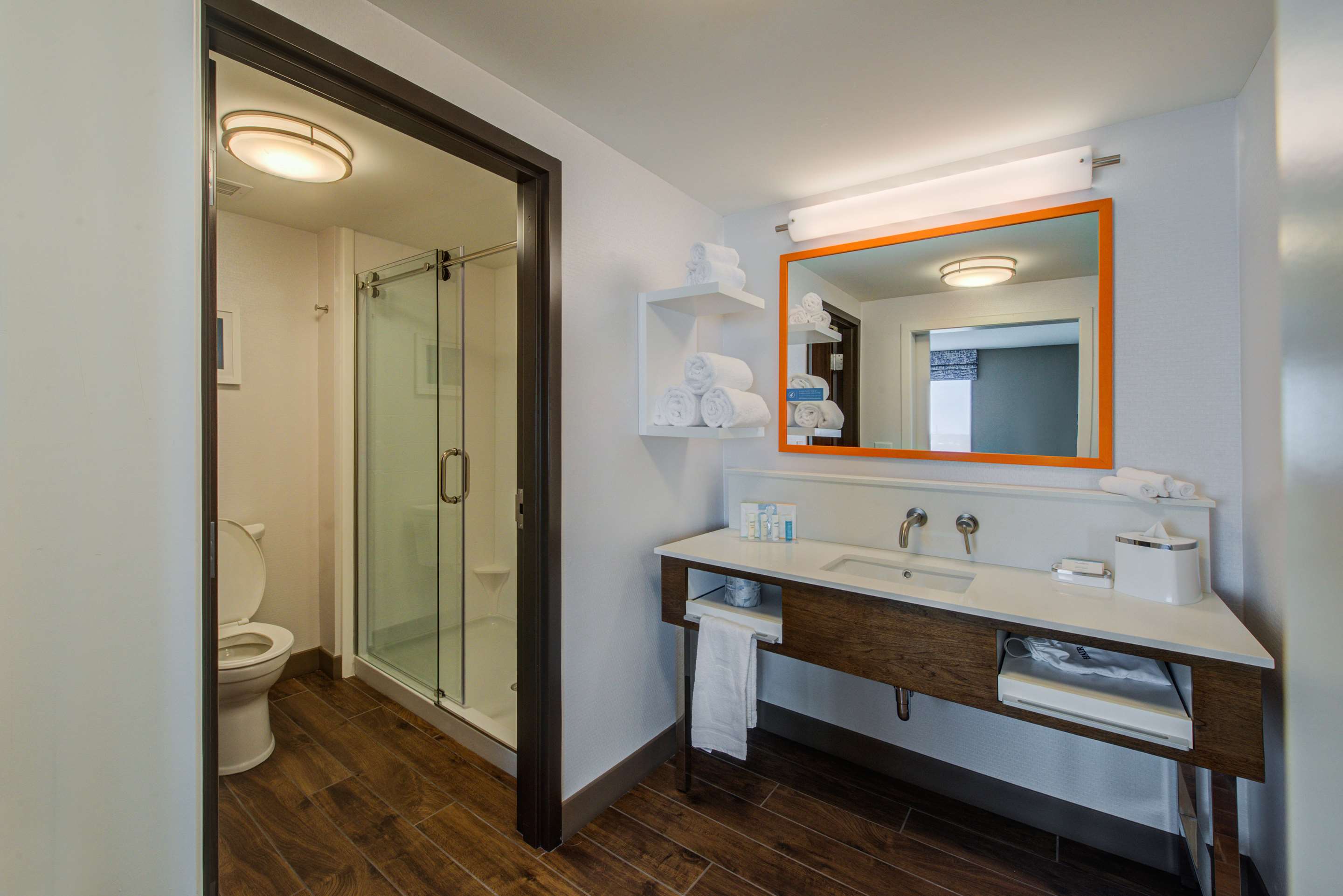 Guest room bath
