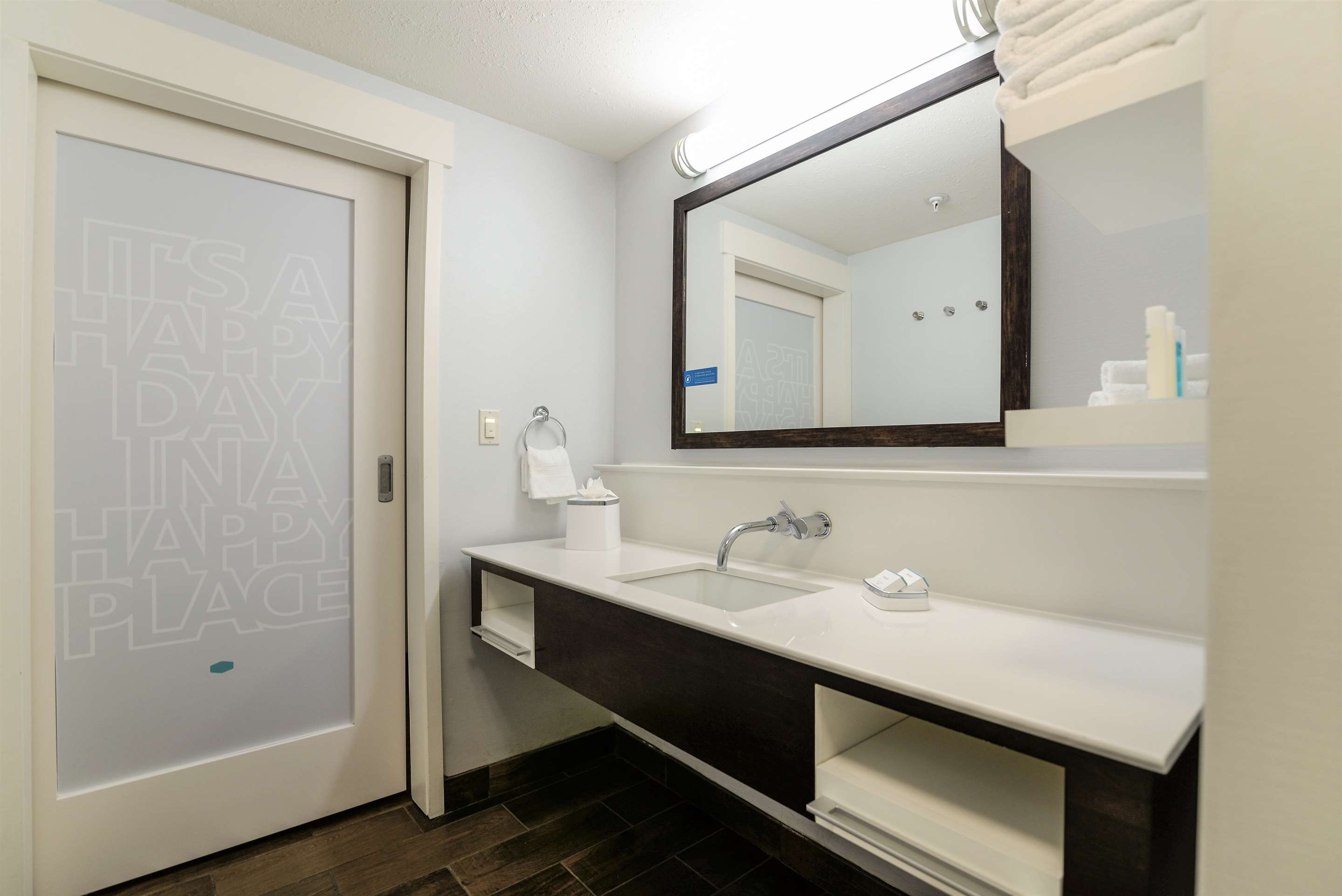 Guest room bath