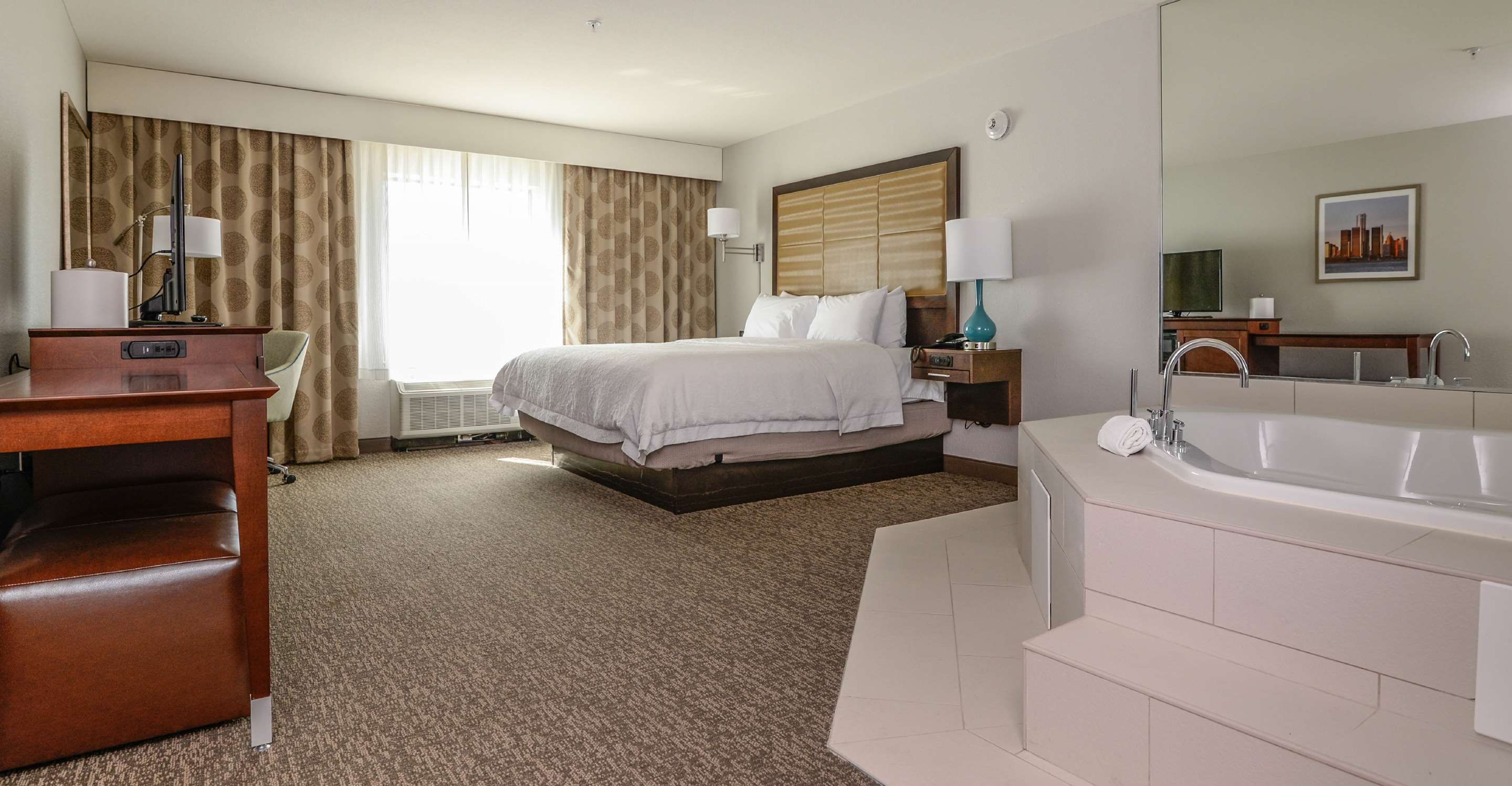 Guest room bath
