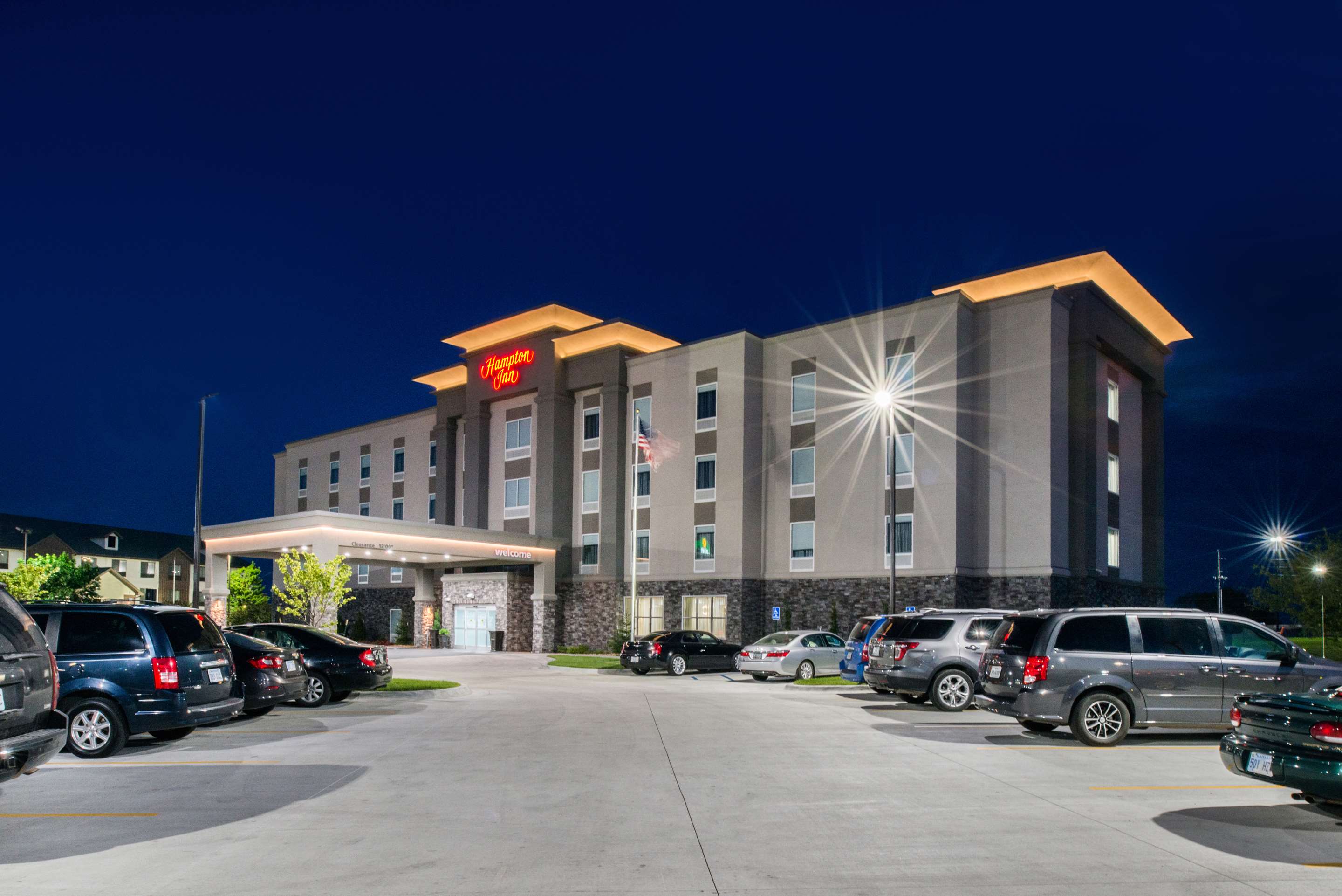 Exterior | Hampton Inn Emporia